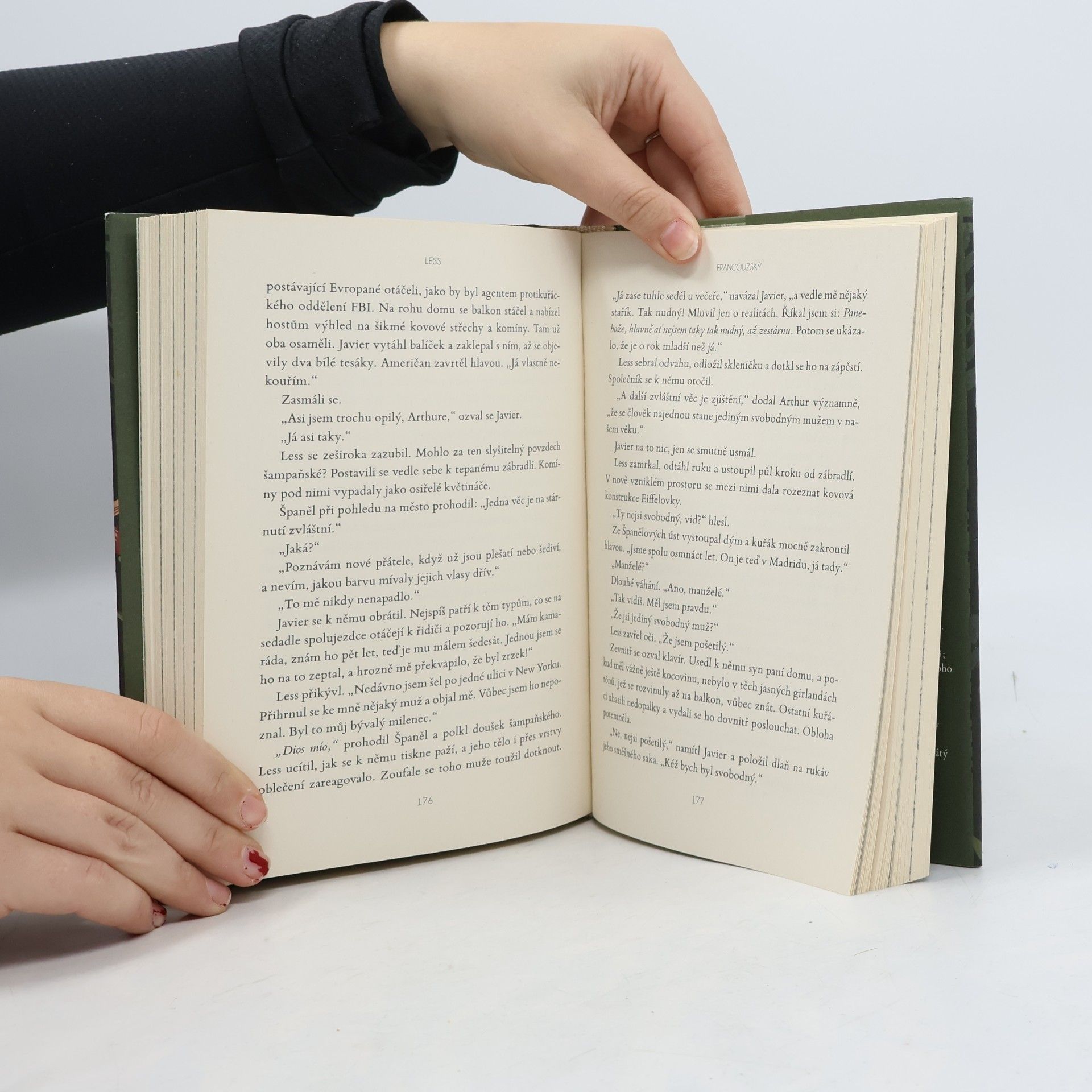 Andrew Sean Greer Less, aneb, Hledání ztraceného mládí