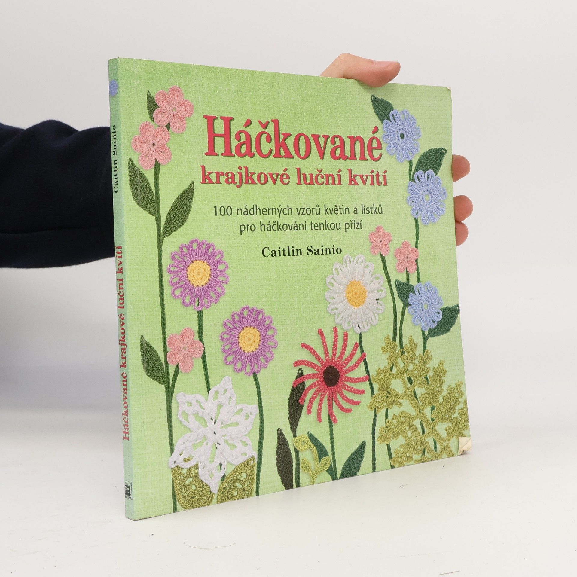Háčkované krajkové luční kvítí