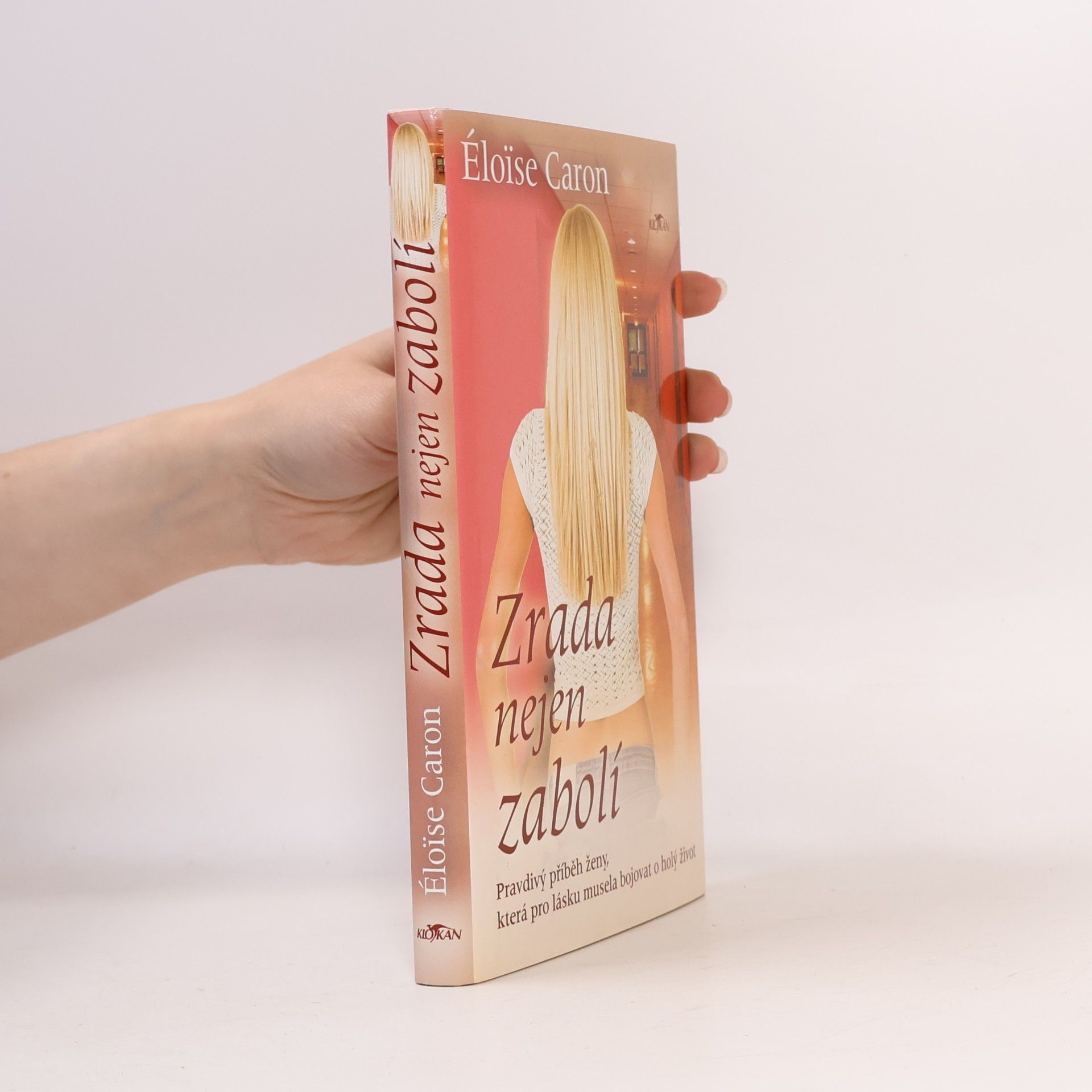 Éloïse Caron Zrada nejen zabolí
