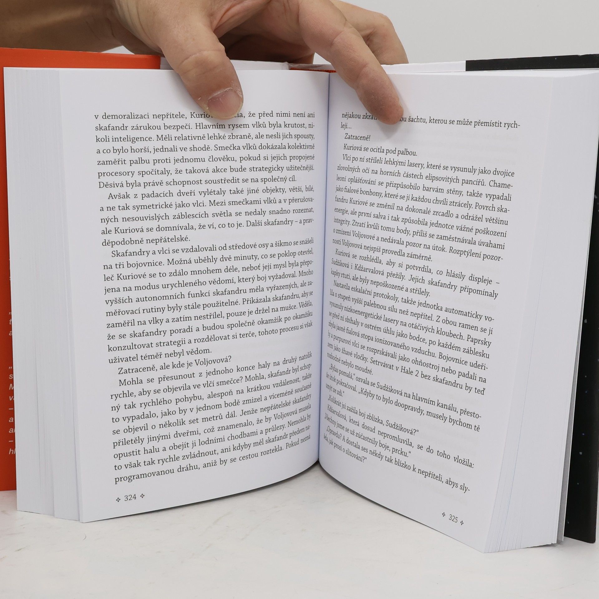 Alastair Reynolds Odhalený vesmír