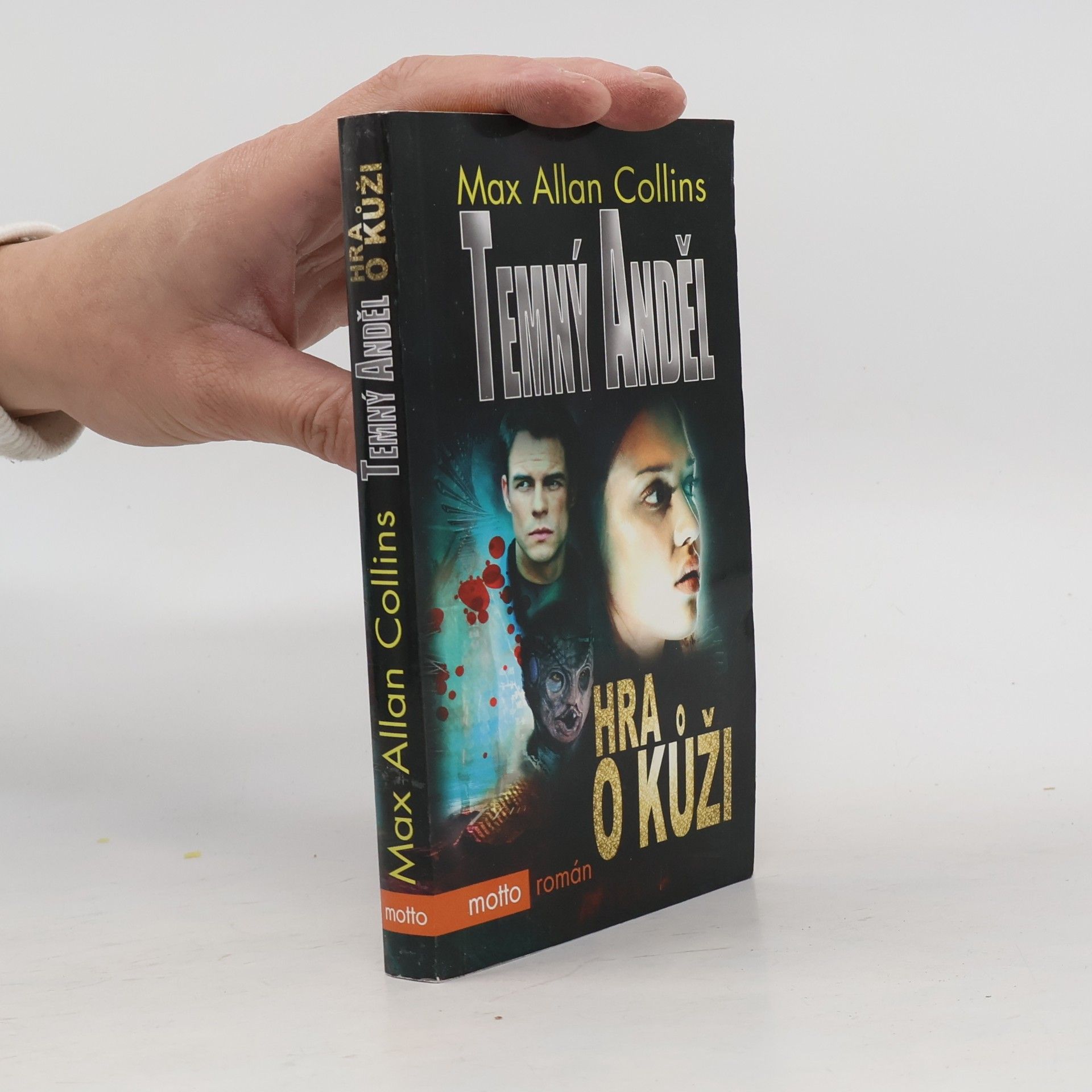 Max Allan Collins Temný anděl, Hra o kůži