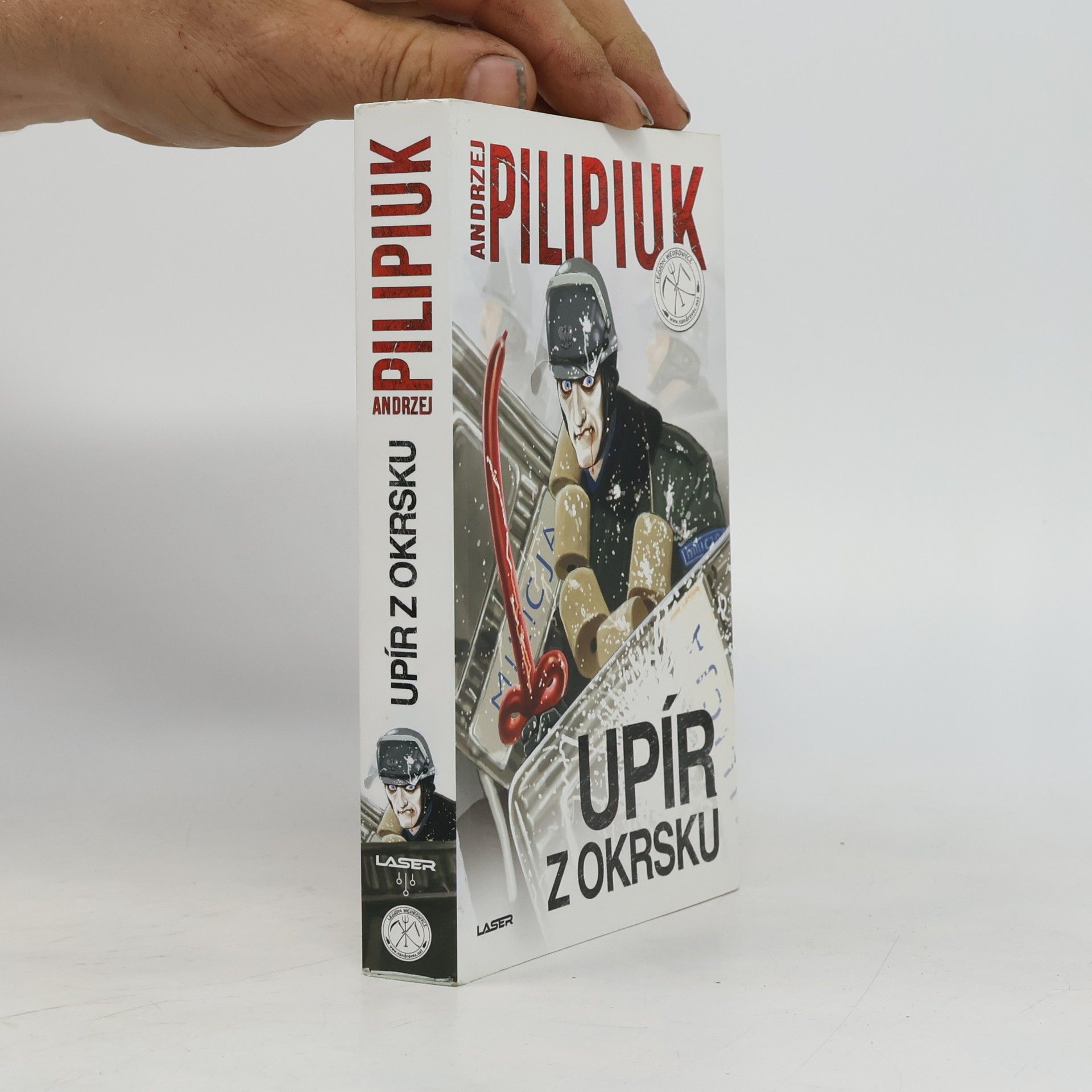 Andrzej Pilipiuk Upír z okrsku