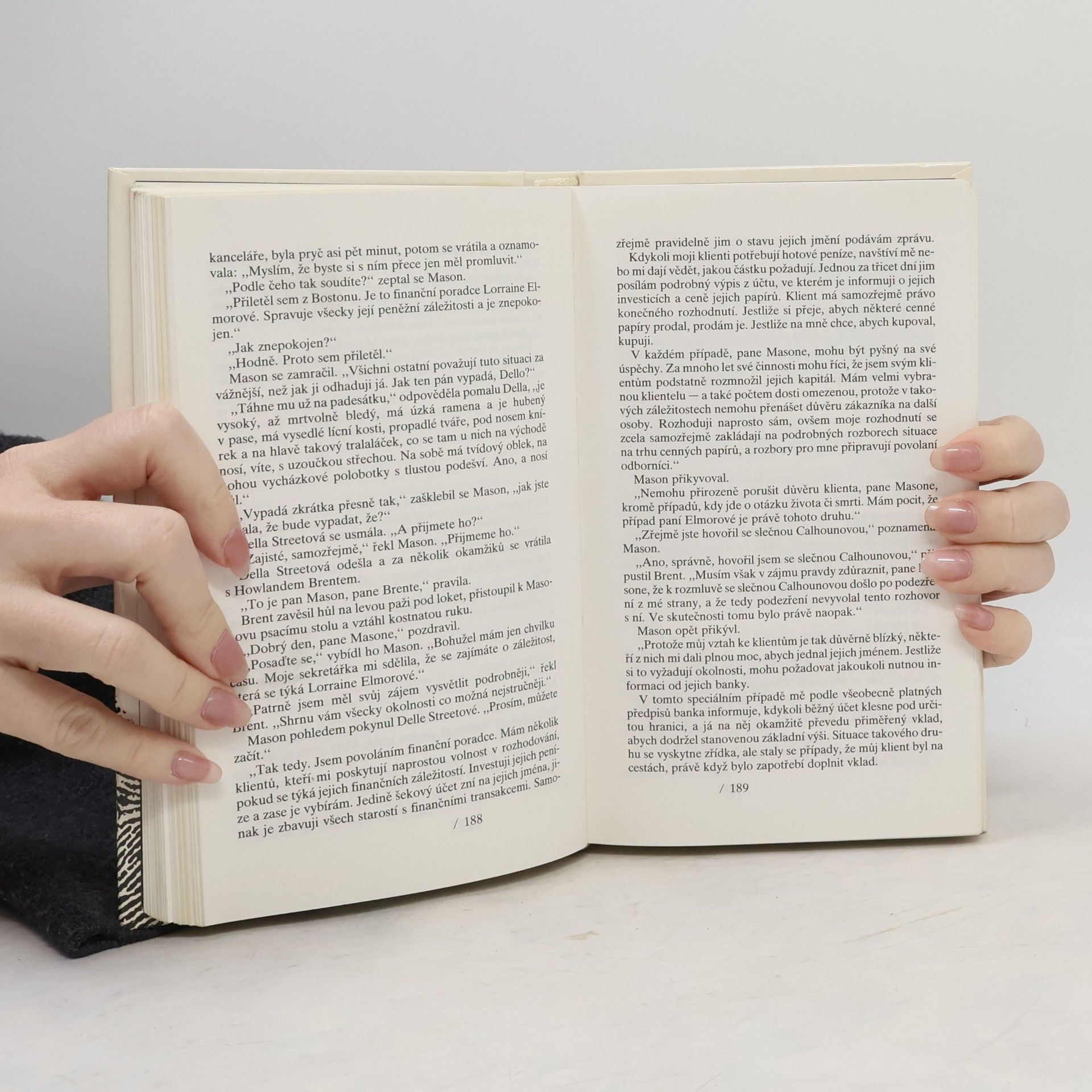 Erle Stanley Gardner Případ sametových drápků a Zamilované tety