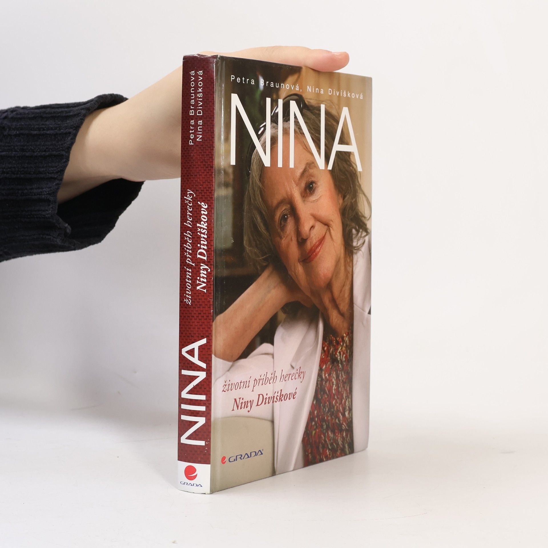 Nina. Životní příběh herečky Niny Divíškové