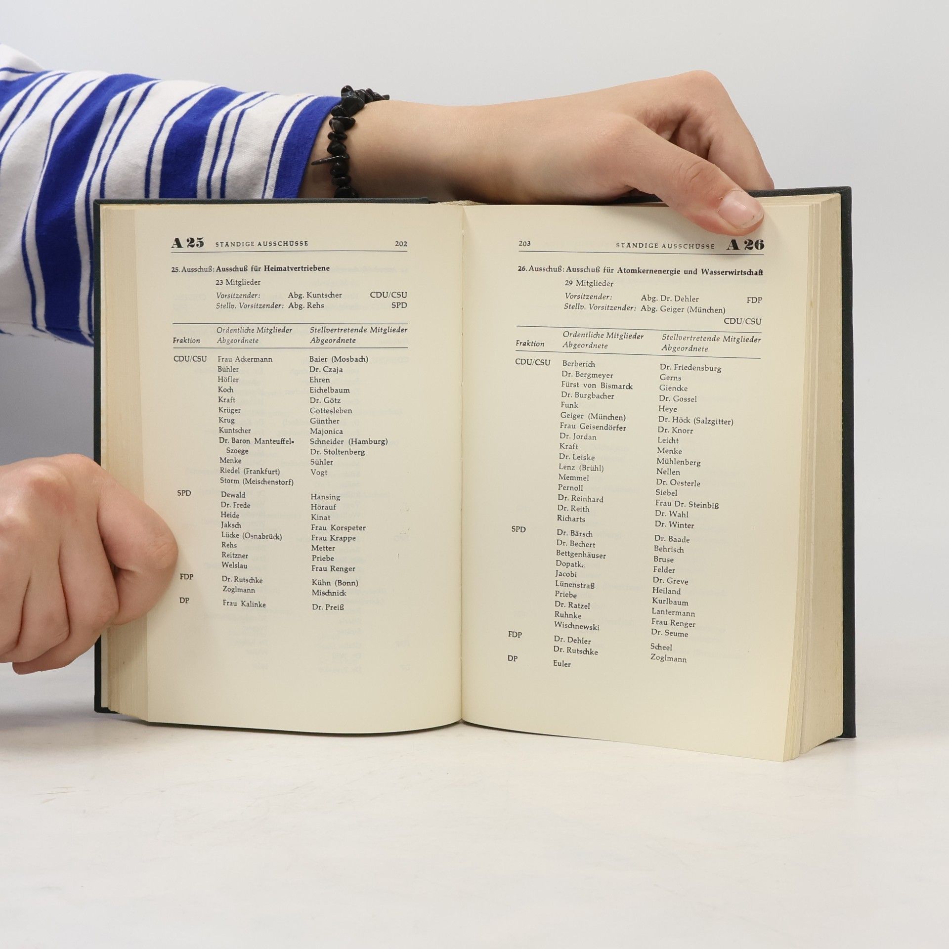Various authors Amtliches Handbuch des Deutschen Bundestages