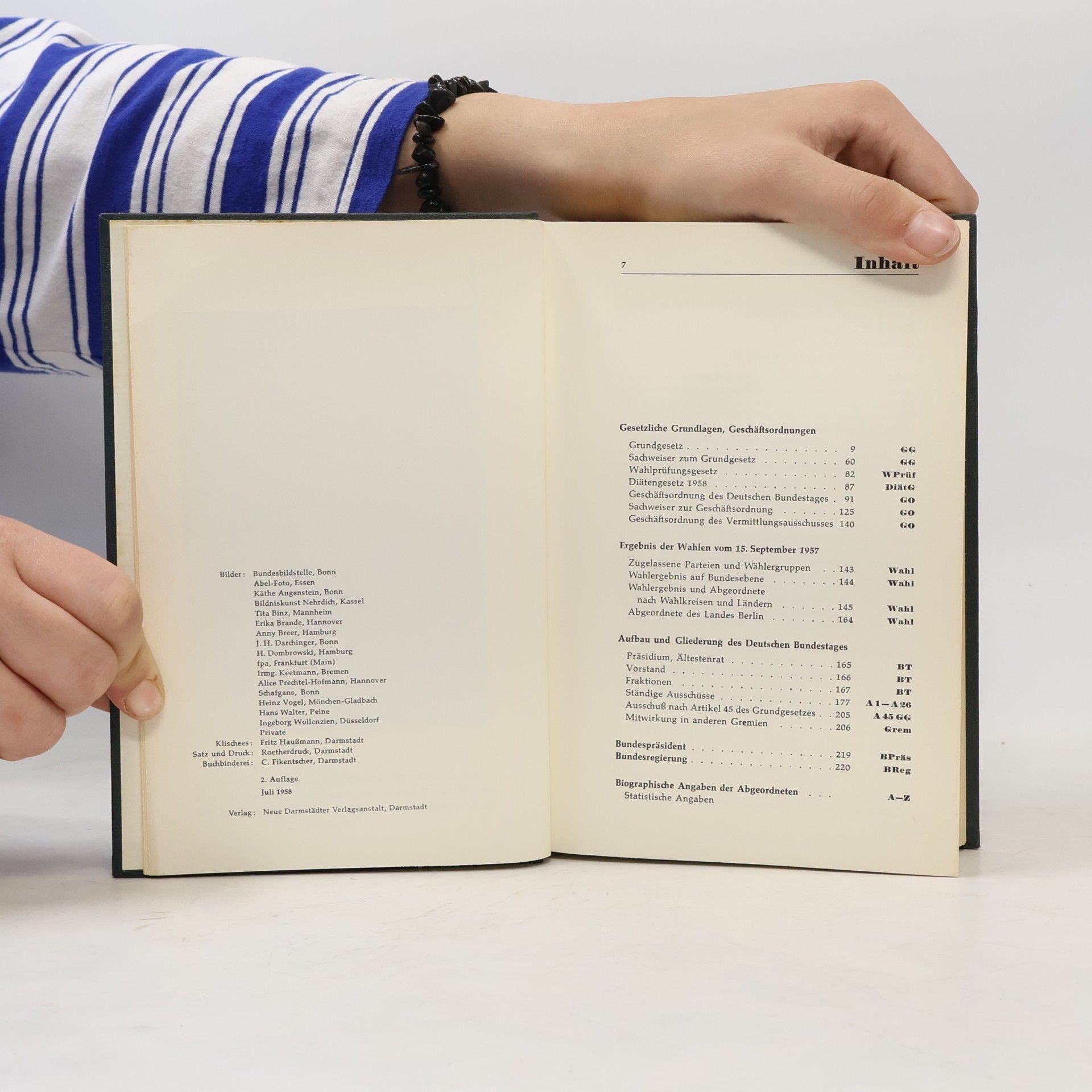 Various authors Amtliches Handbuch des Deutschen Bundestages