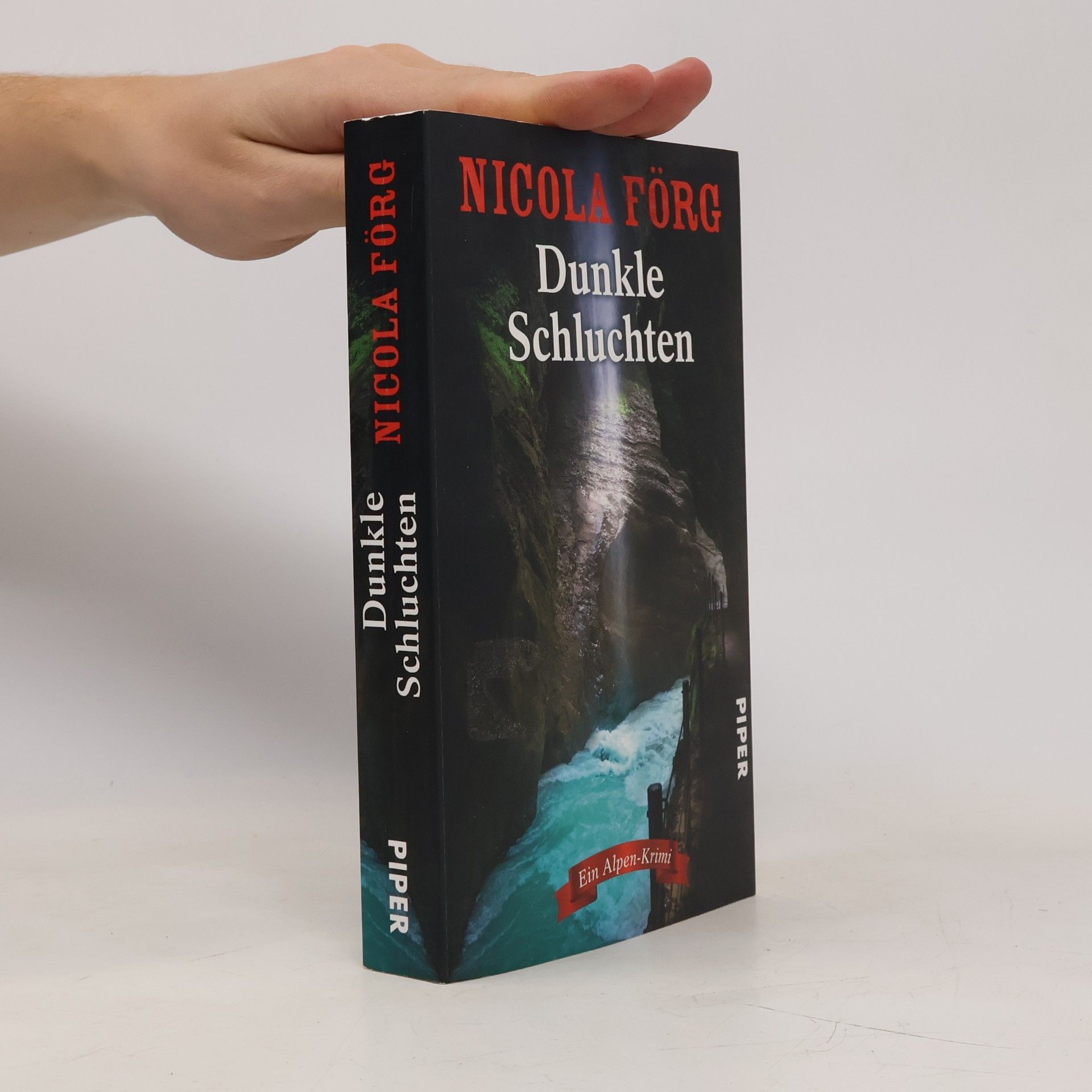 Dunkle Schluchten