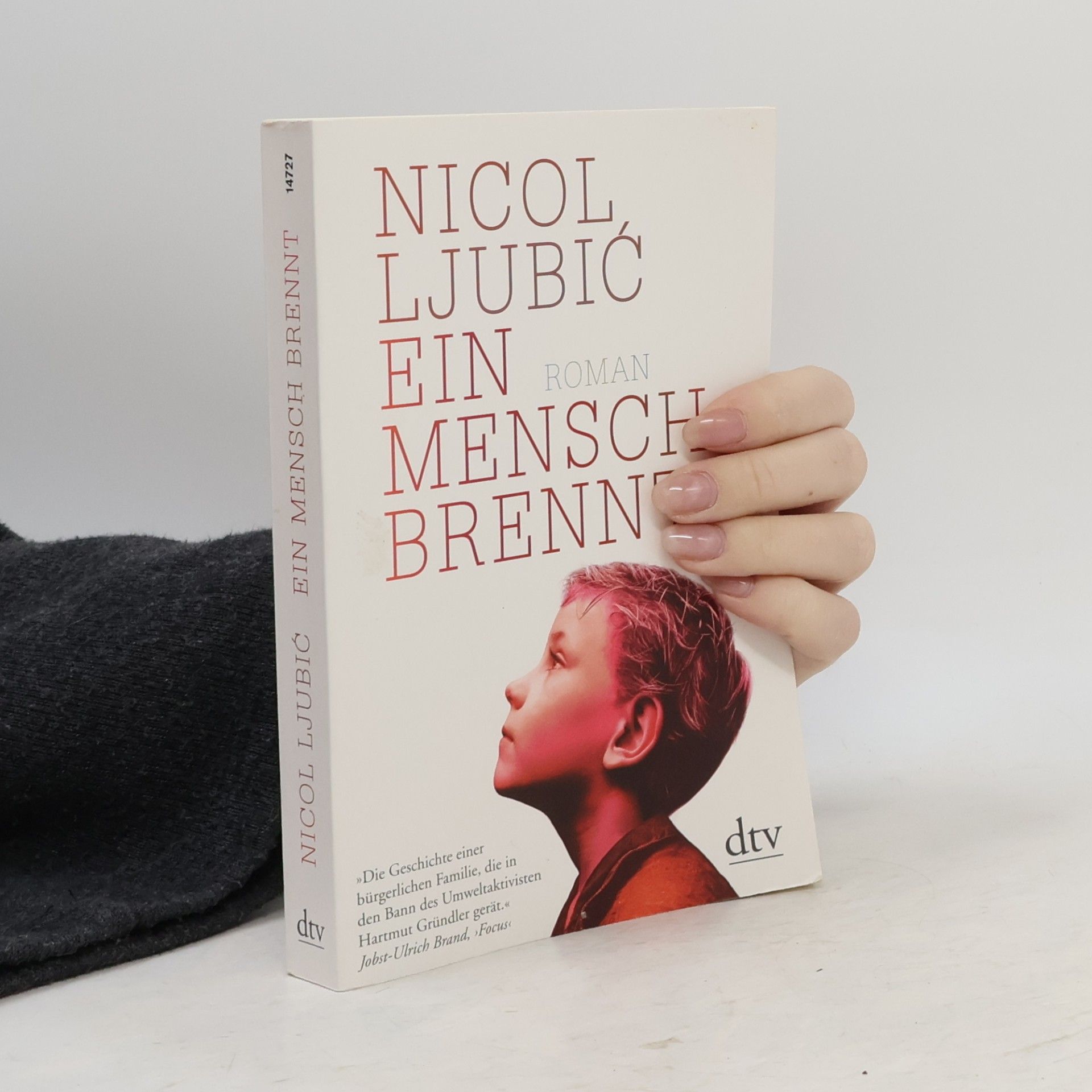 Ein Mensch brennt