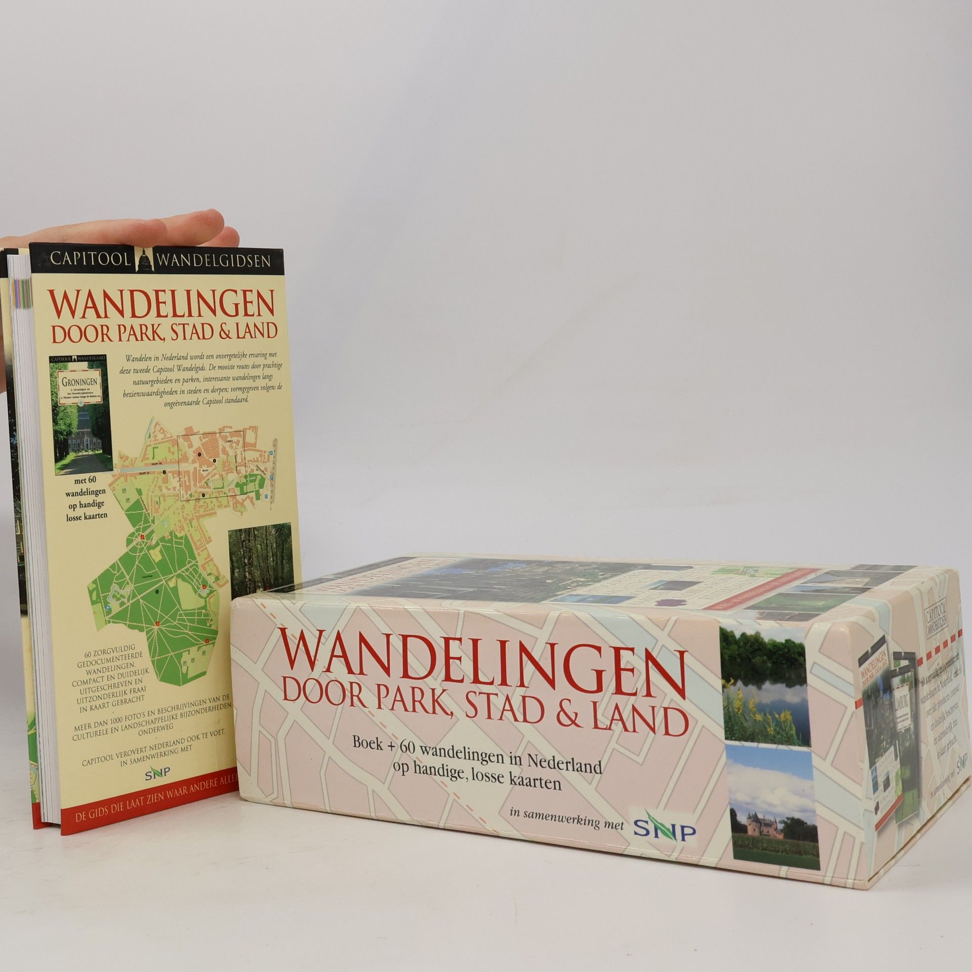 L. G. M. Dekkers-de Vries Capitool Wandelgidsen: Wandelingen door park, stad & land