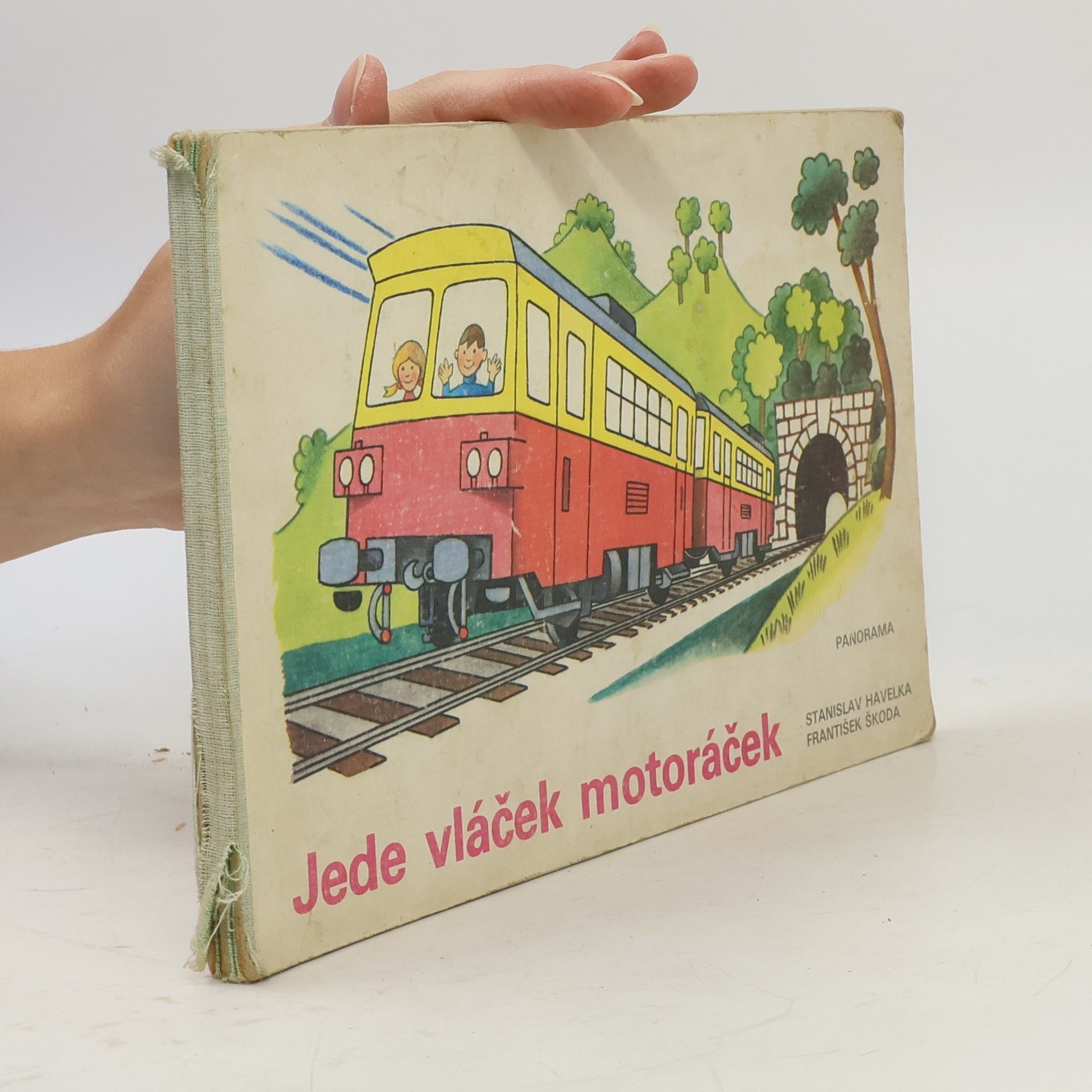 Jede vláček motoráček