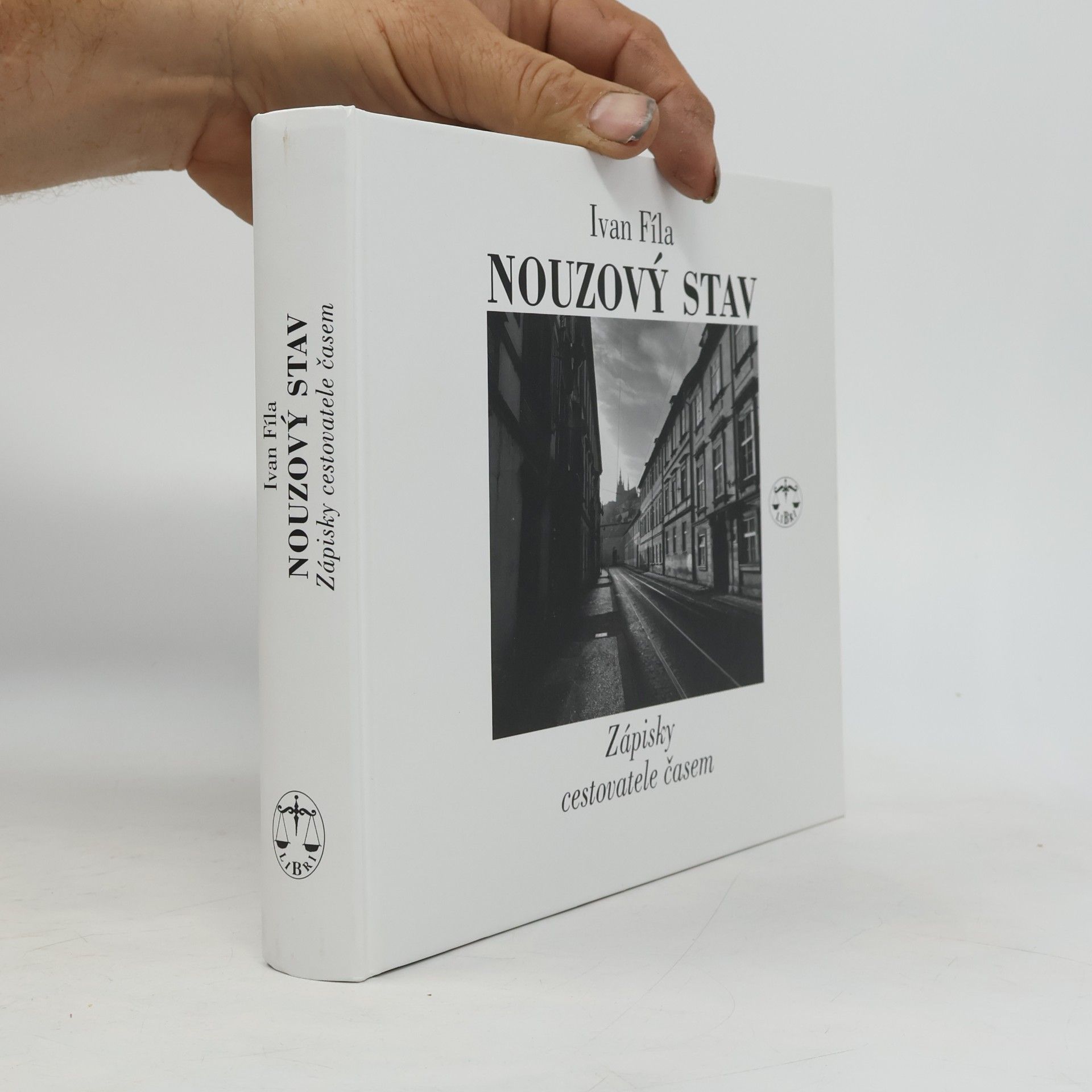 Nouzový stav – Zápisky cestovatele časem