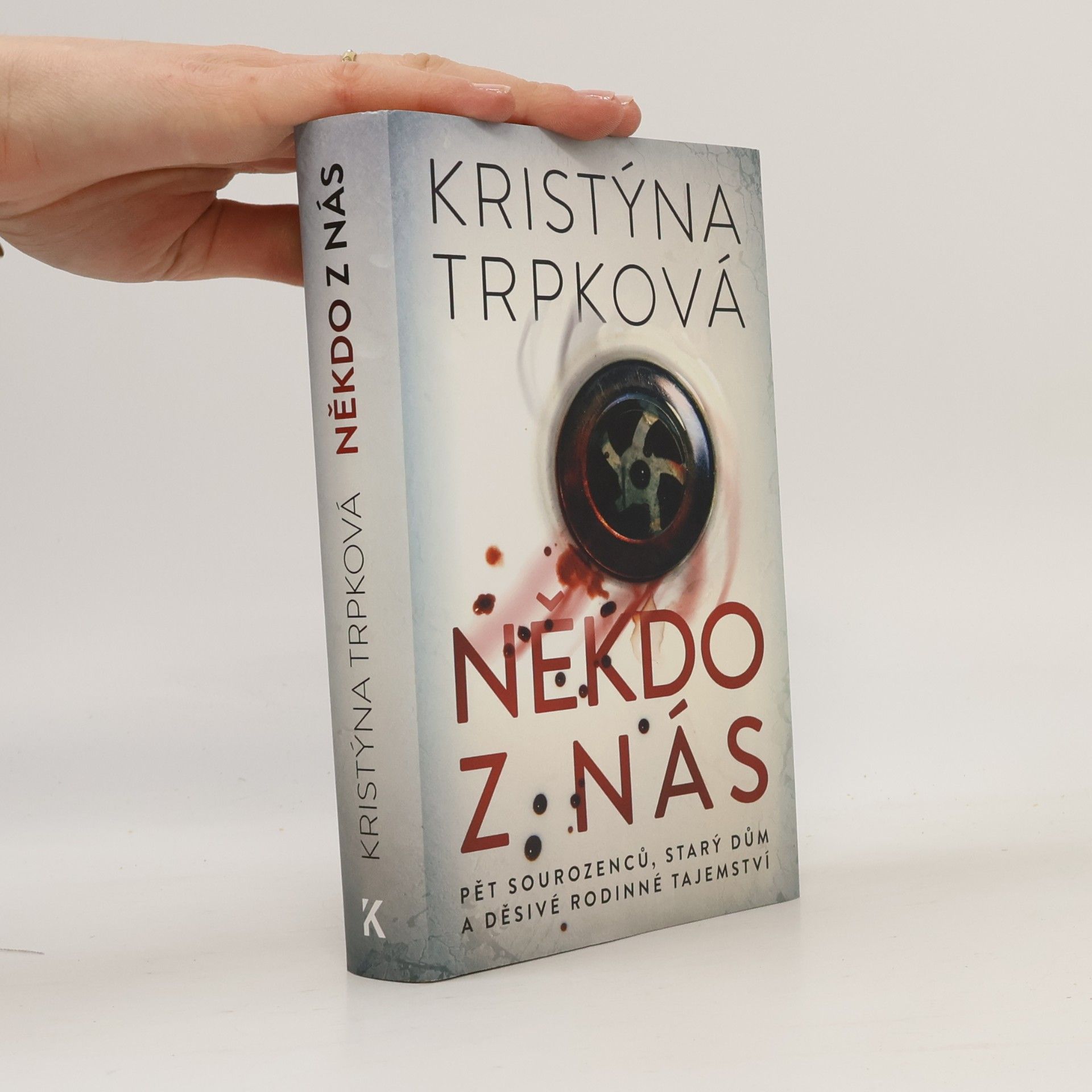 Někdo z nás