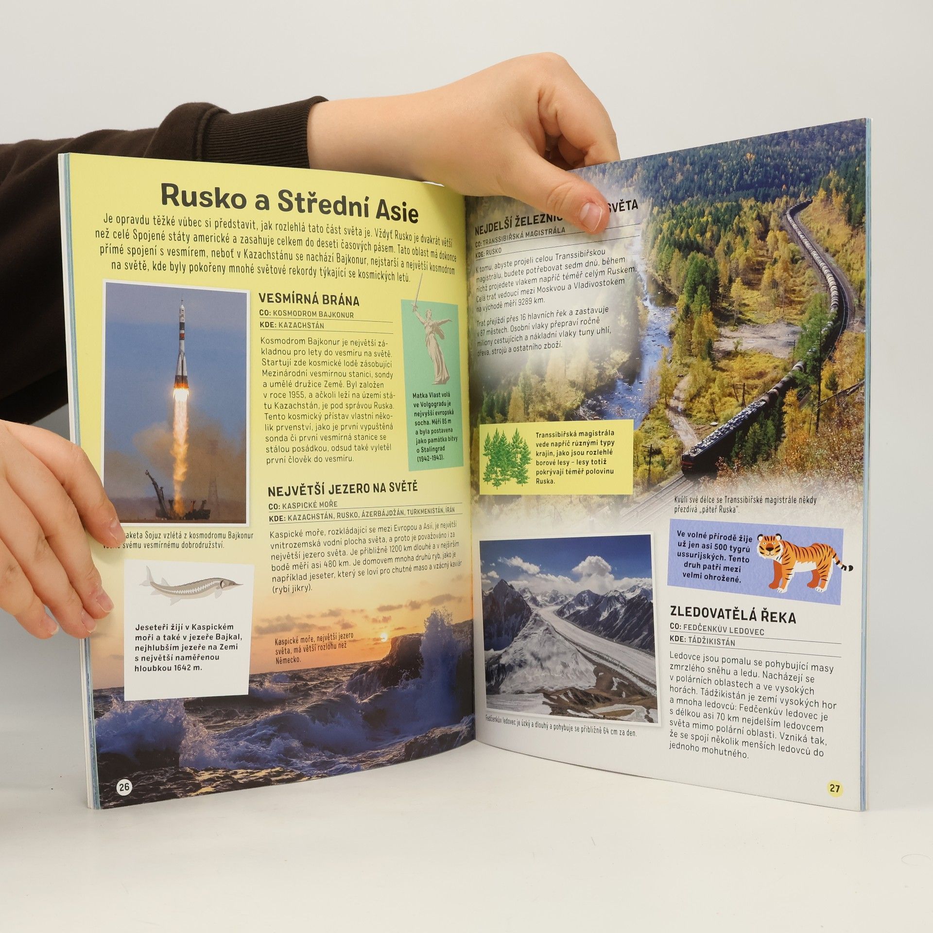 John Malam Atlas světa - Kniha se samolepkami