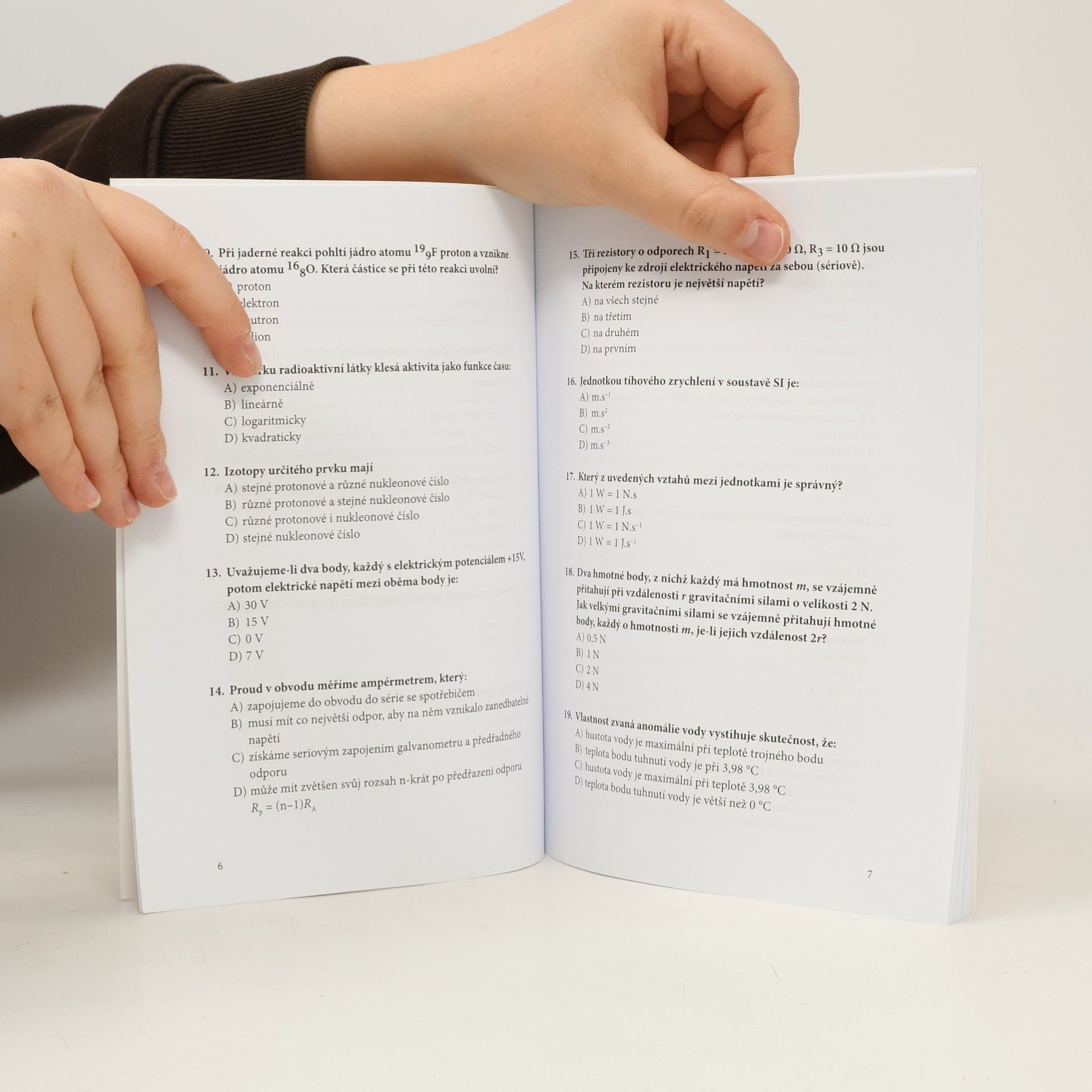 Vlastimila Chalupová Karlovská Modelové otázky pro přijímací zkoušky z fyziky, chemie a biologie