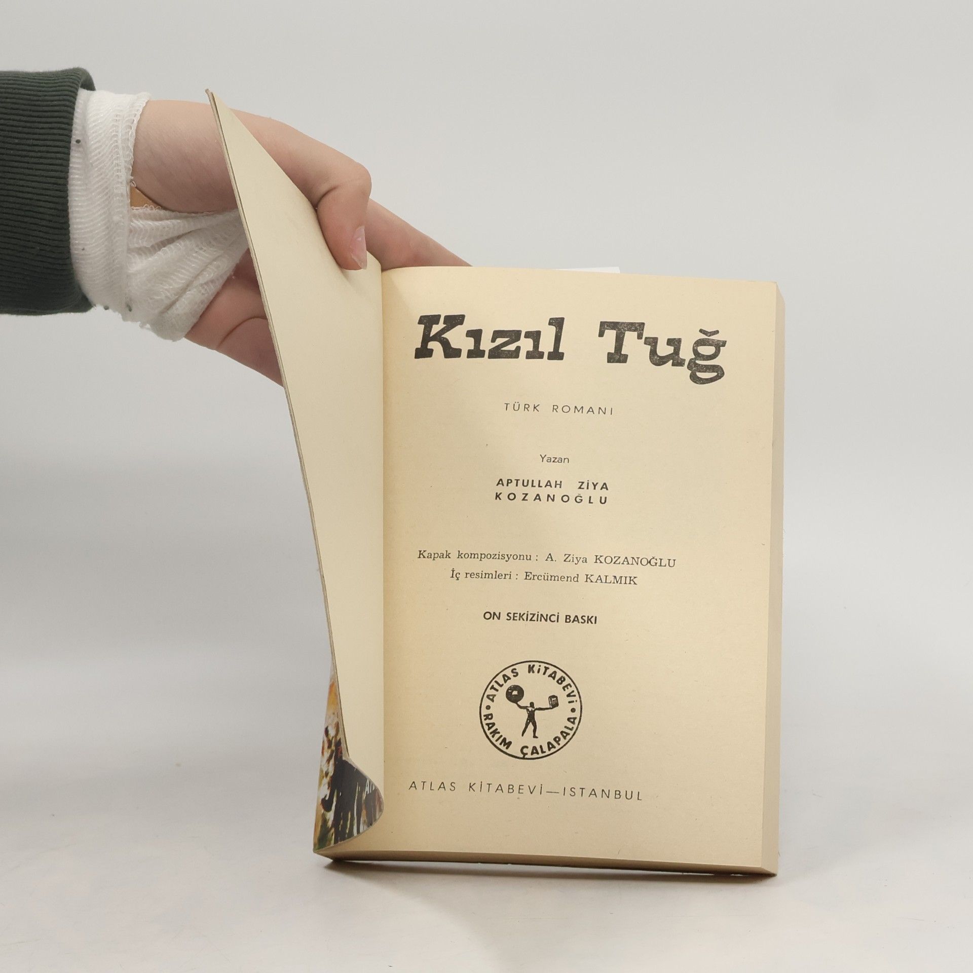 Aptullah Zi̇ya Kozanoğlu Kızıl Tuğ