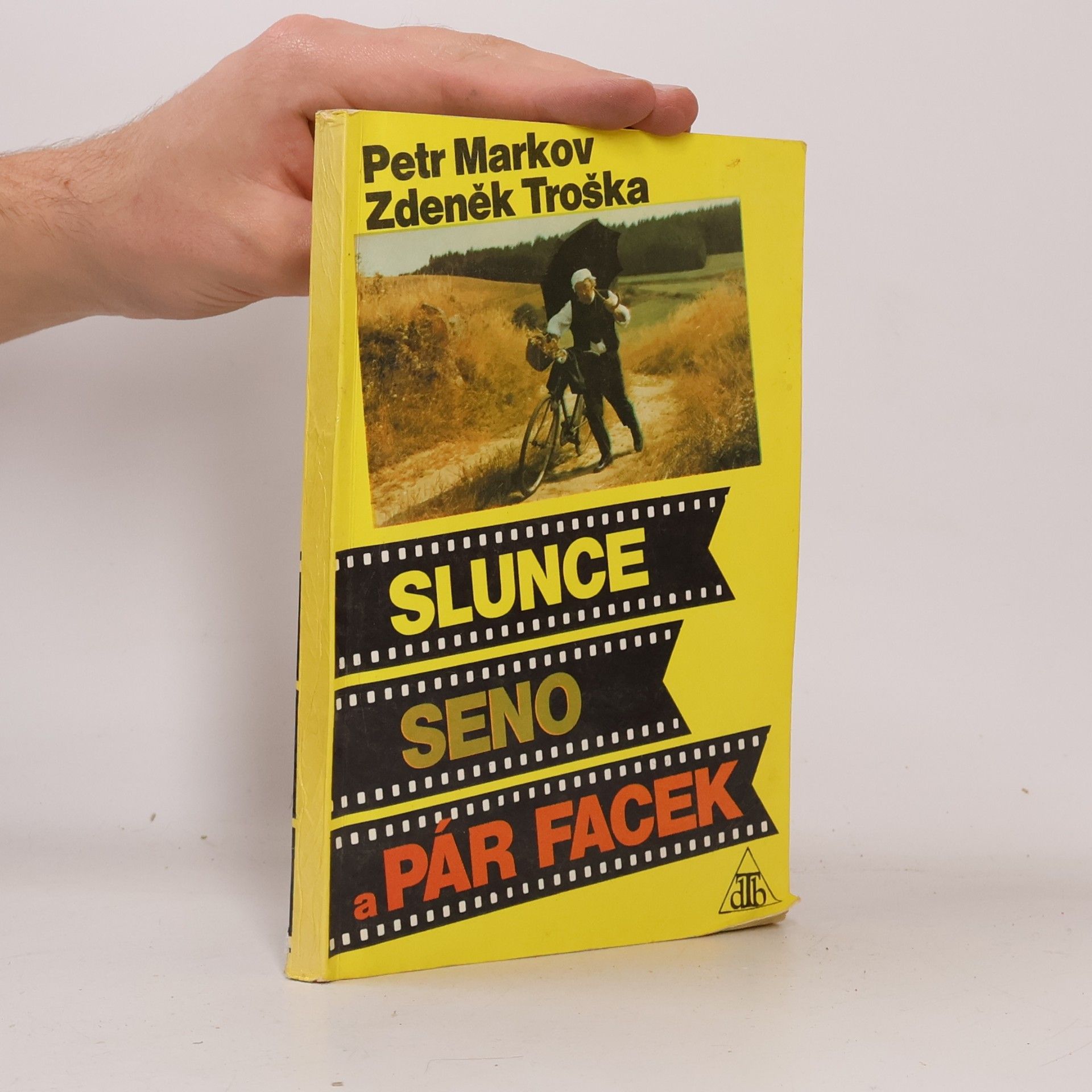 Slunce, seno a pár facek
