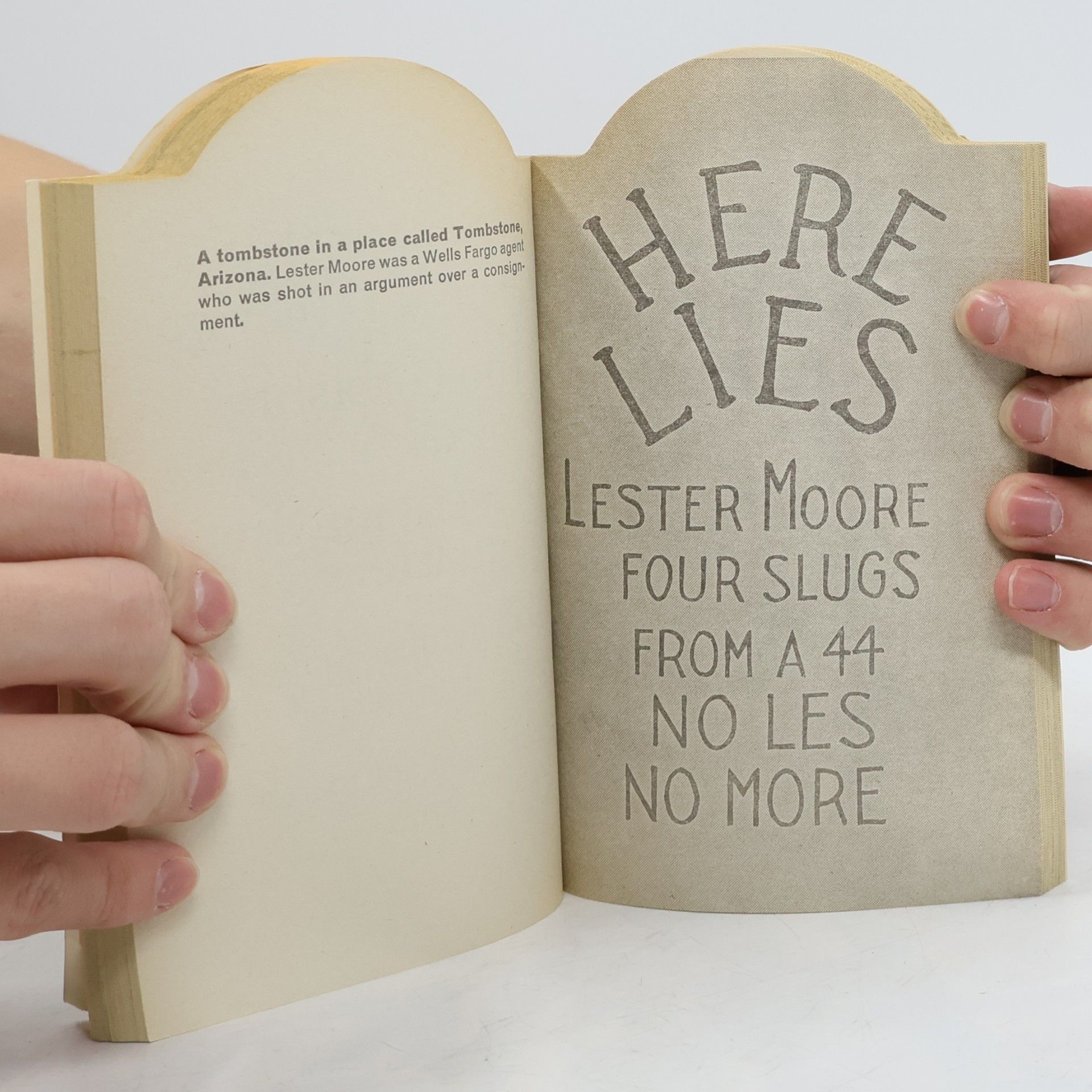 Autorenkollektiv A Small Book of Grave Humour