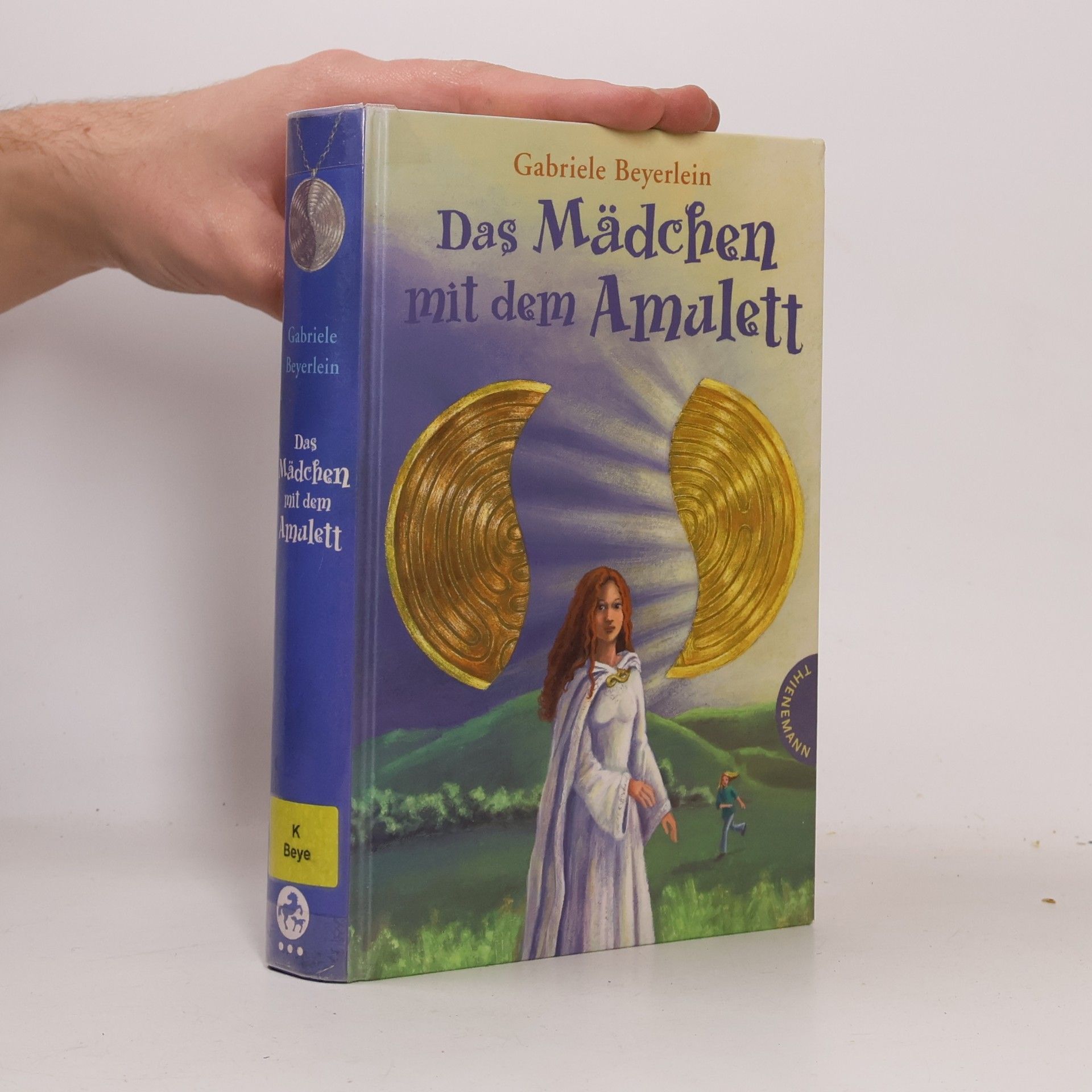 Das Mädchen mit dem Amulett