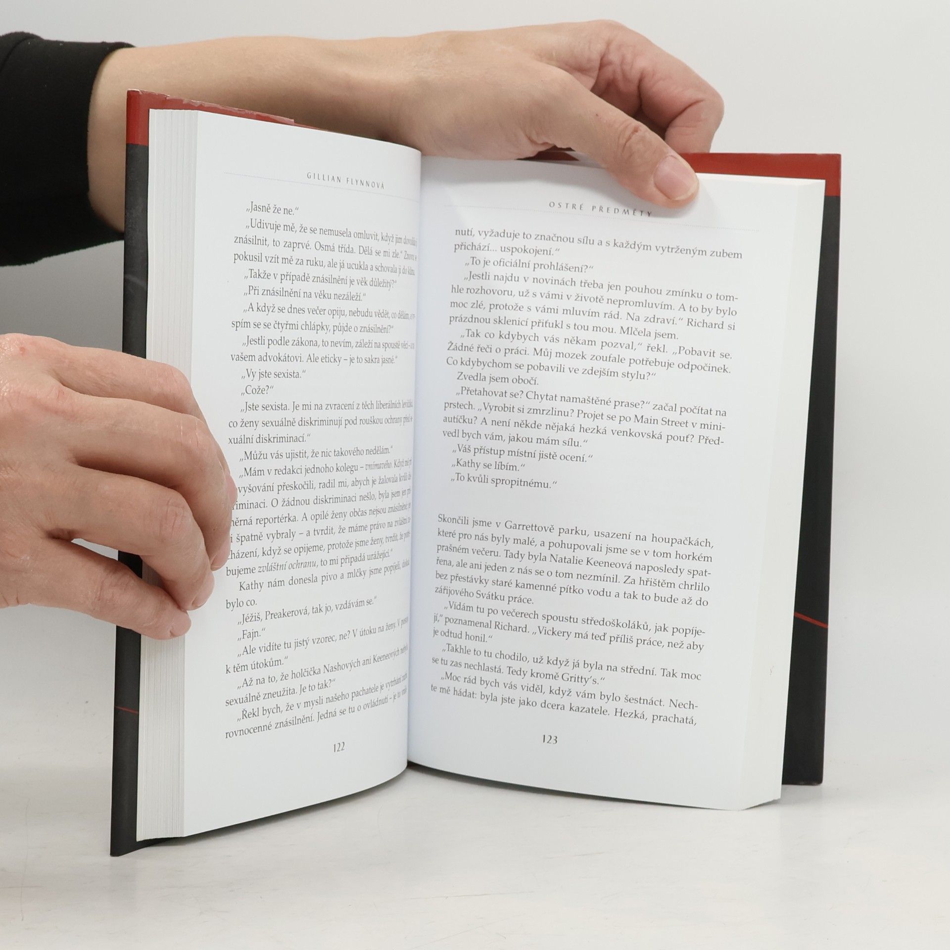 Gillian Flynn Ostré předměty