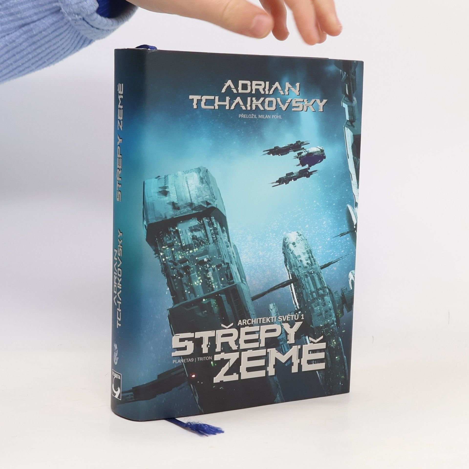Adrian Tchaikovsky Architekti světů 1. Střepy Země