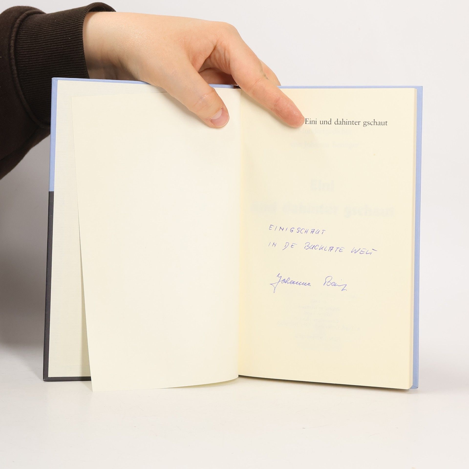 Johanna Beringer Eini und dahinter gschaut