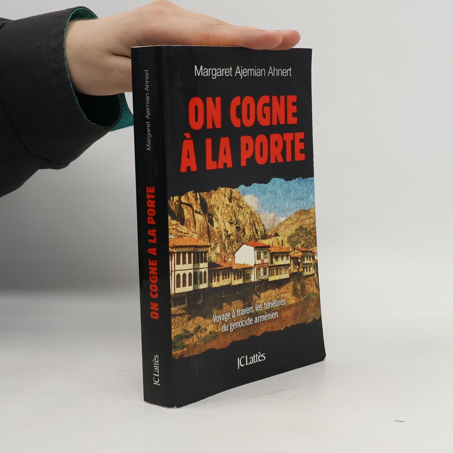 On cogne à la porte