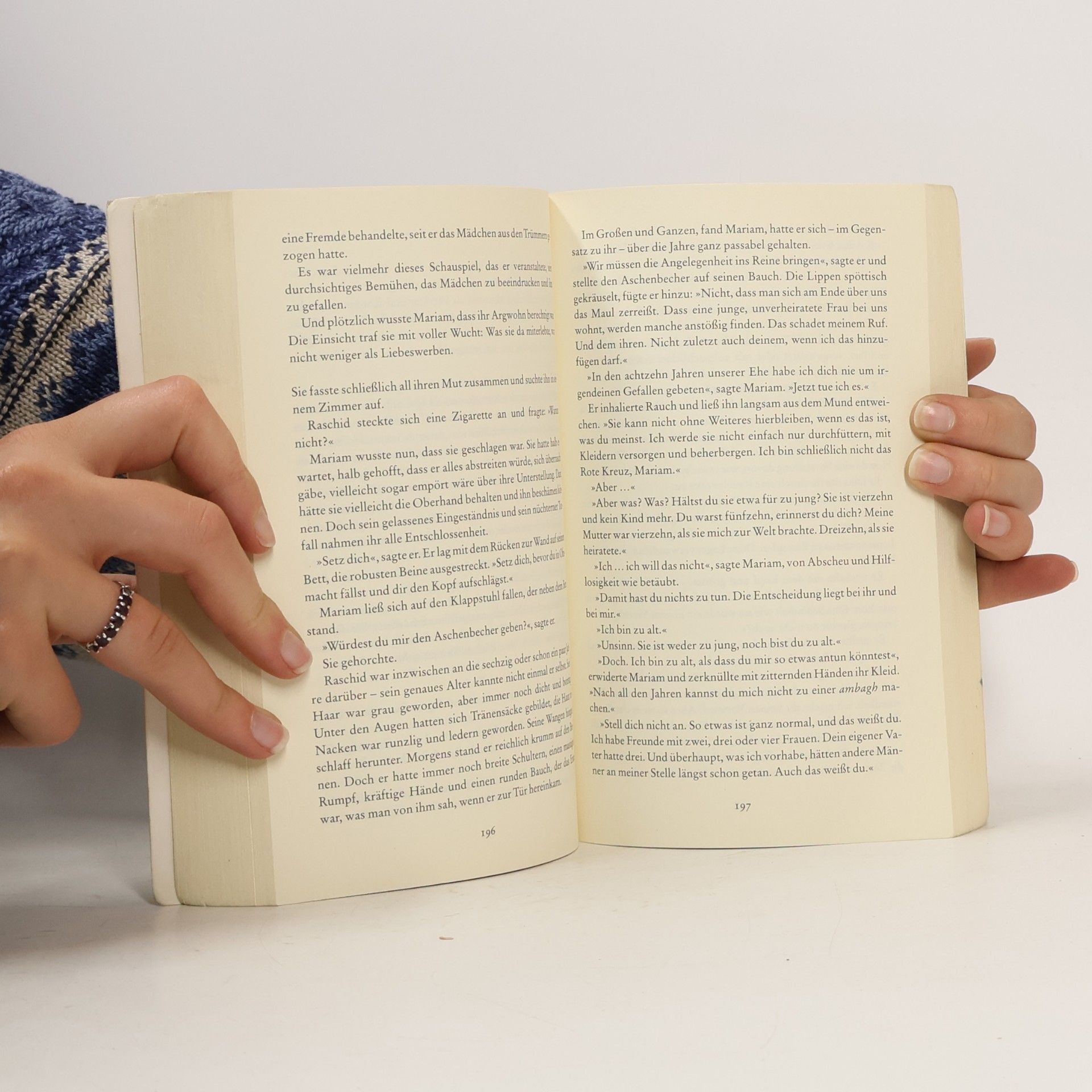 Khaled Hosseini Tausend strahlende Sonnen : Roman
