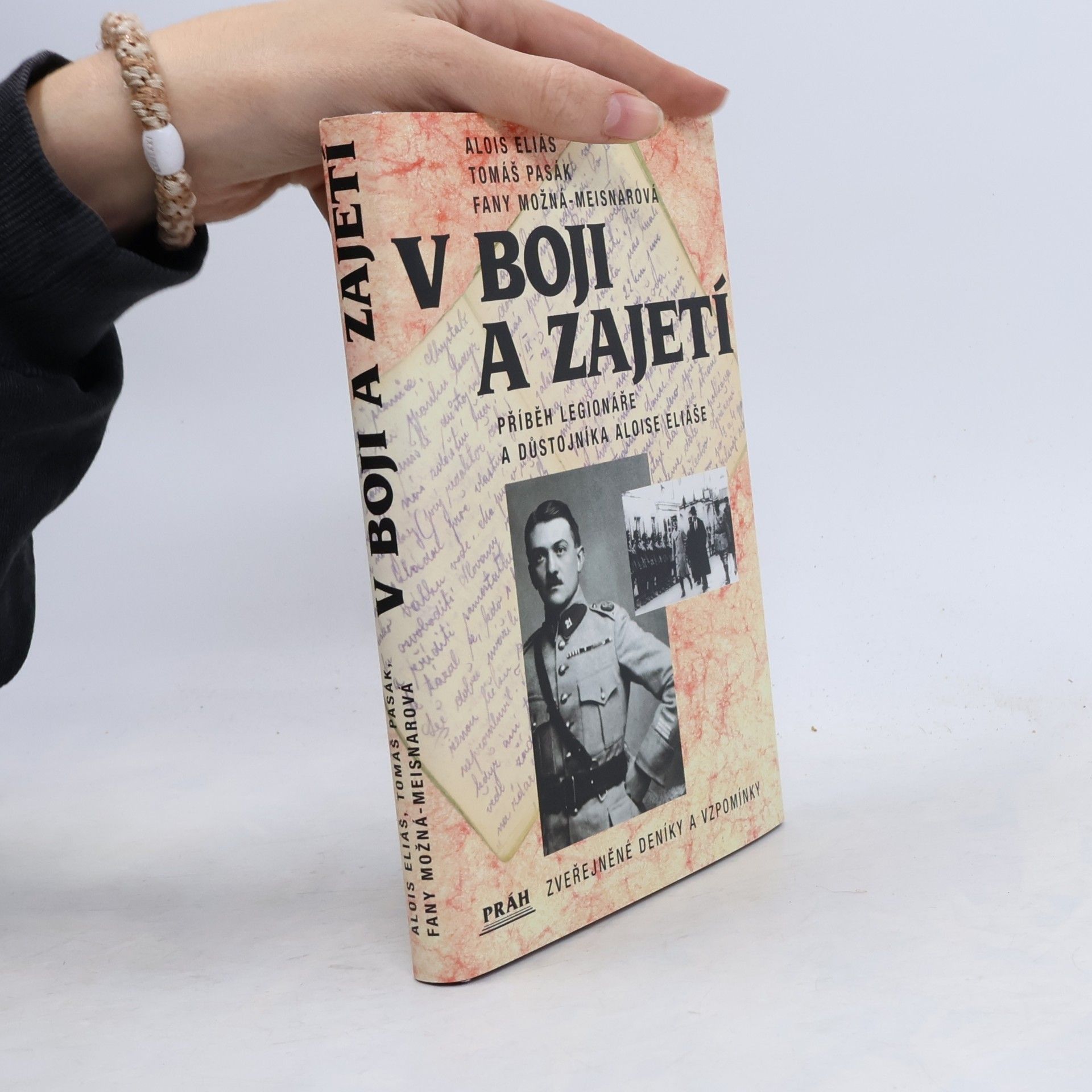 V boji a zajetí