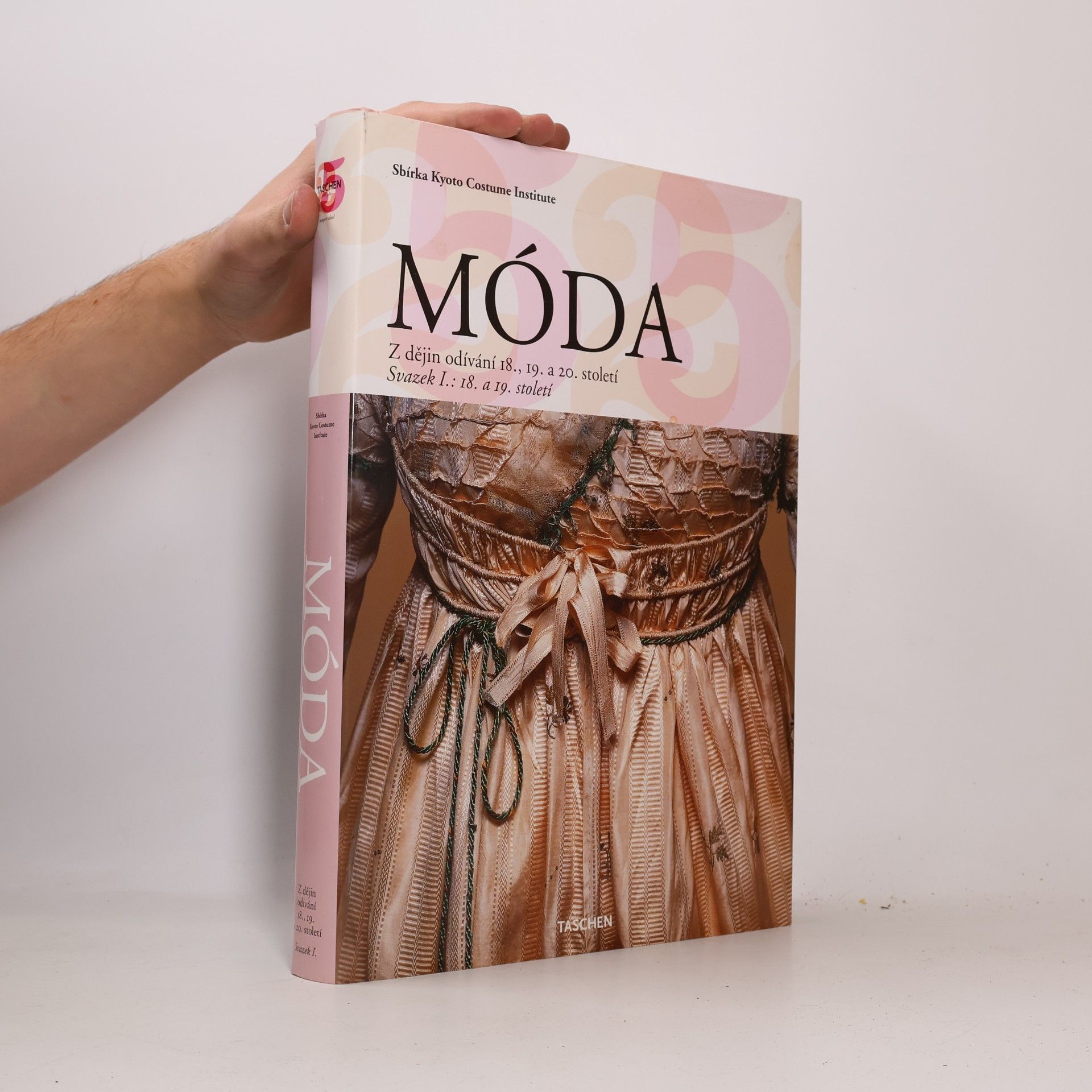 Auteurscollectief Móda. Z dějin odívání 18., 19. a 20. století. Svazek II. 20. století