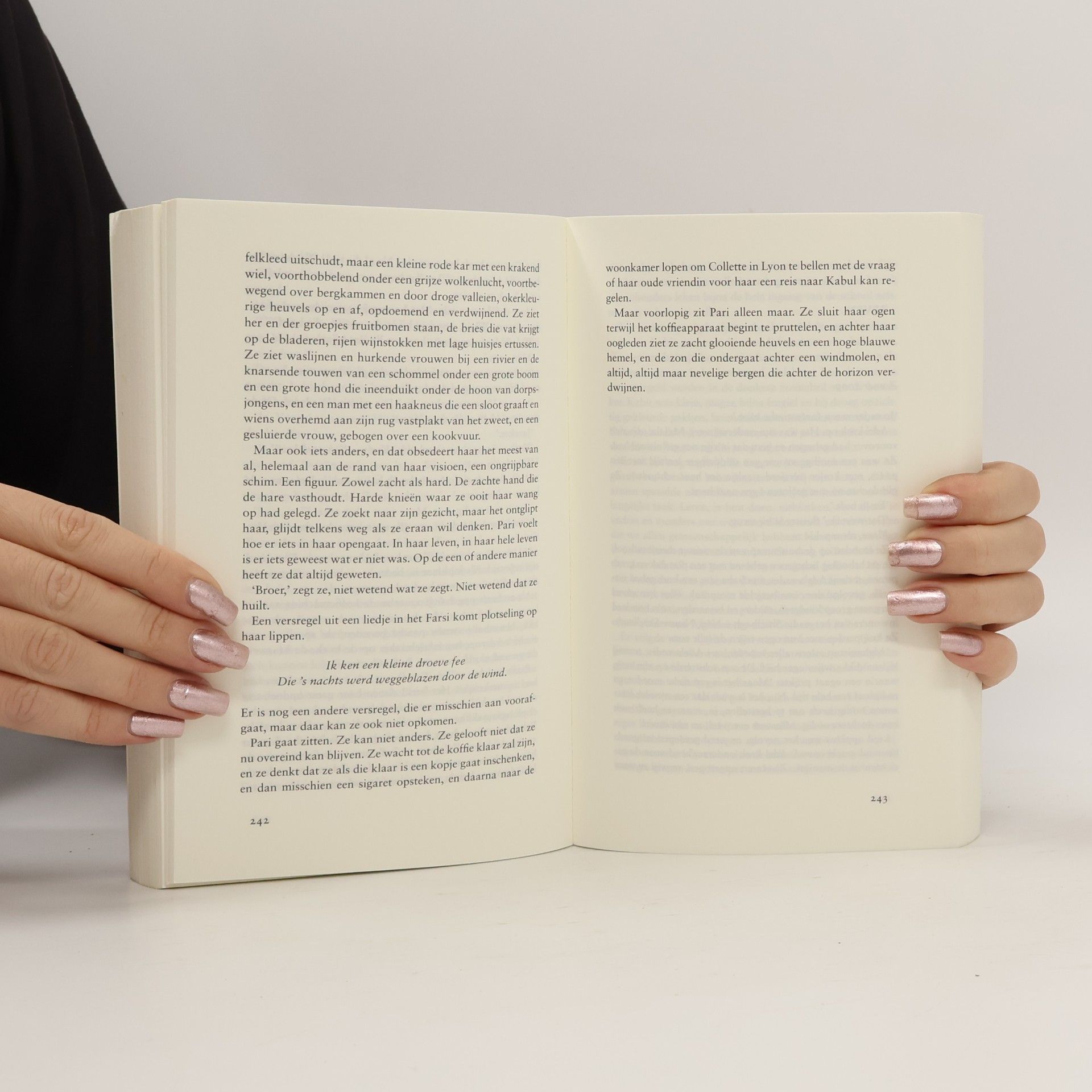 Khaled Hosseini En uit de bergen kwam de echo