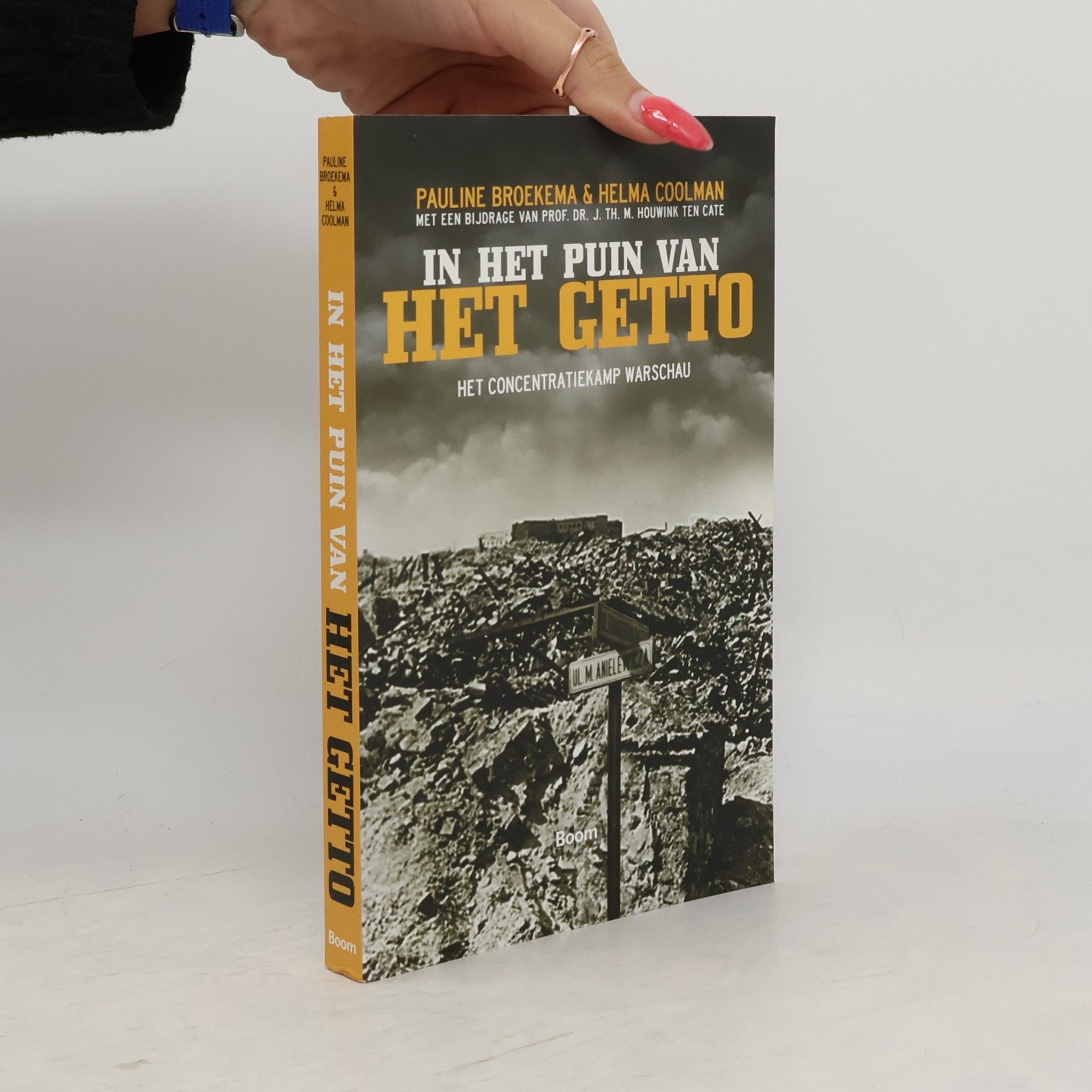In het puin van het getto