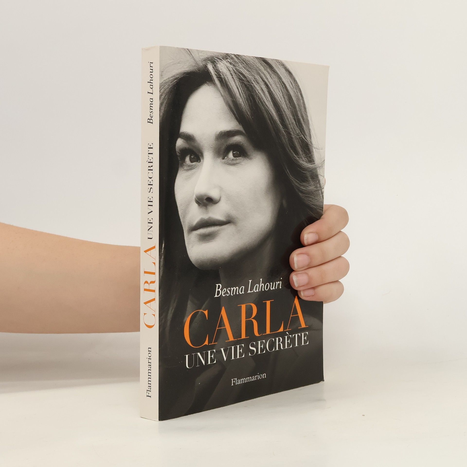 Carla, une vie secrète