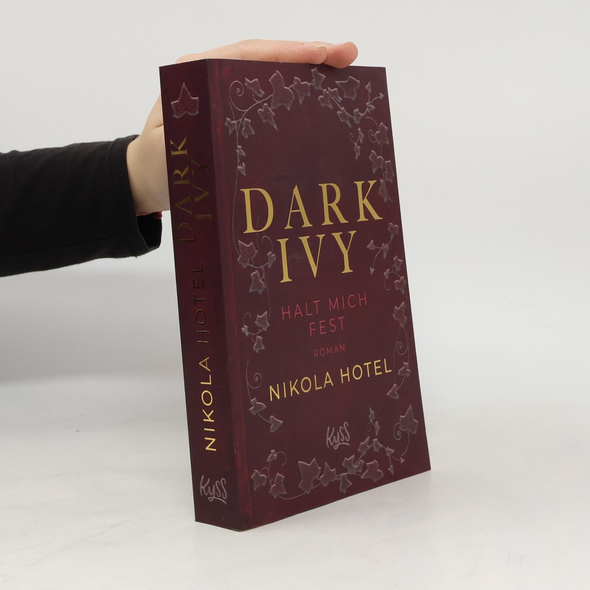 Nikola Hotel Dark Ivy