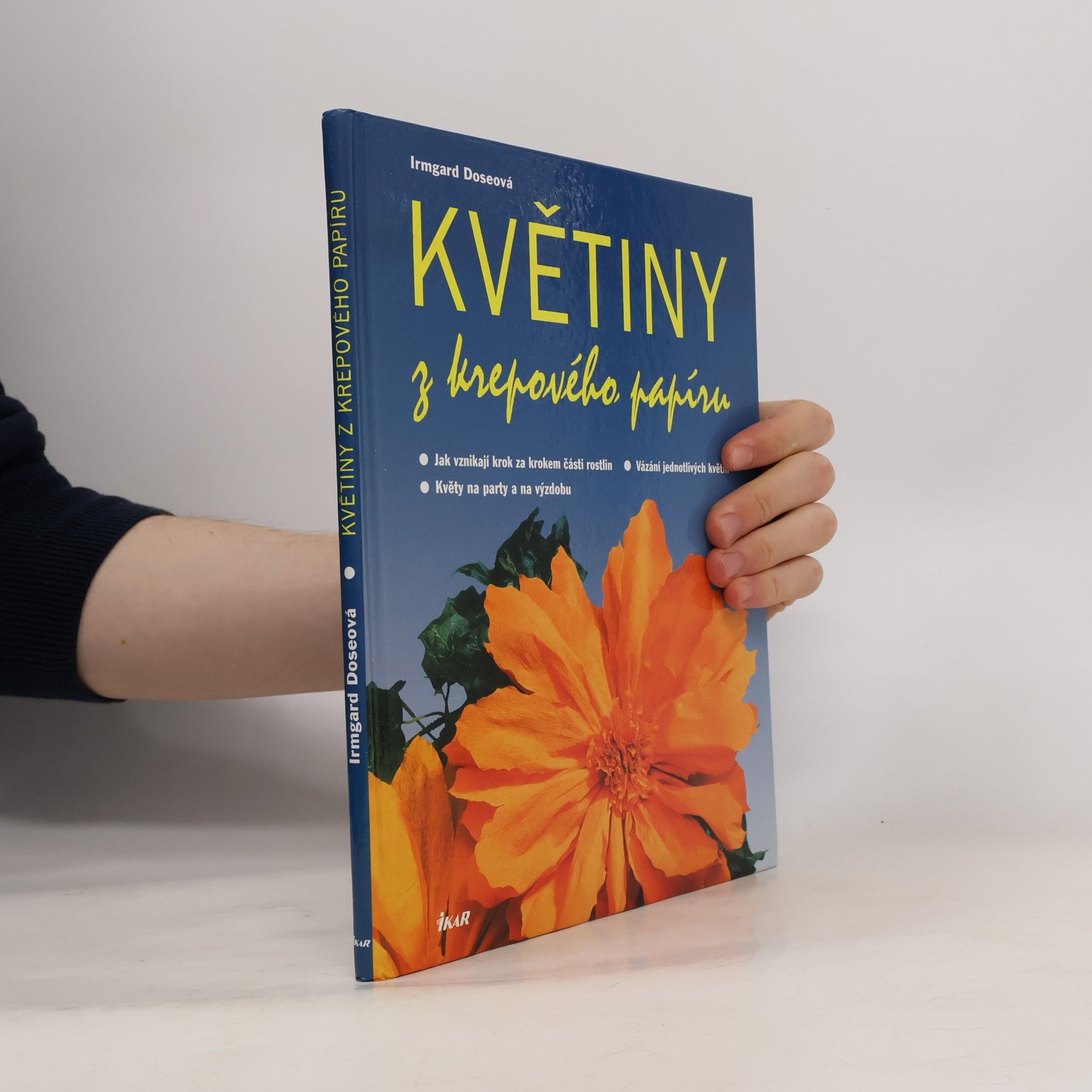 Květiny z krepového papíru