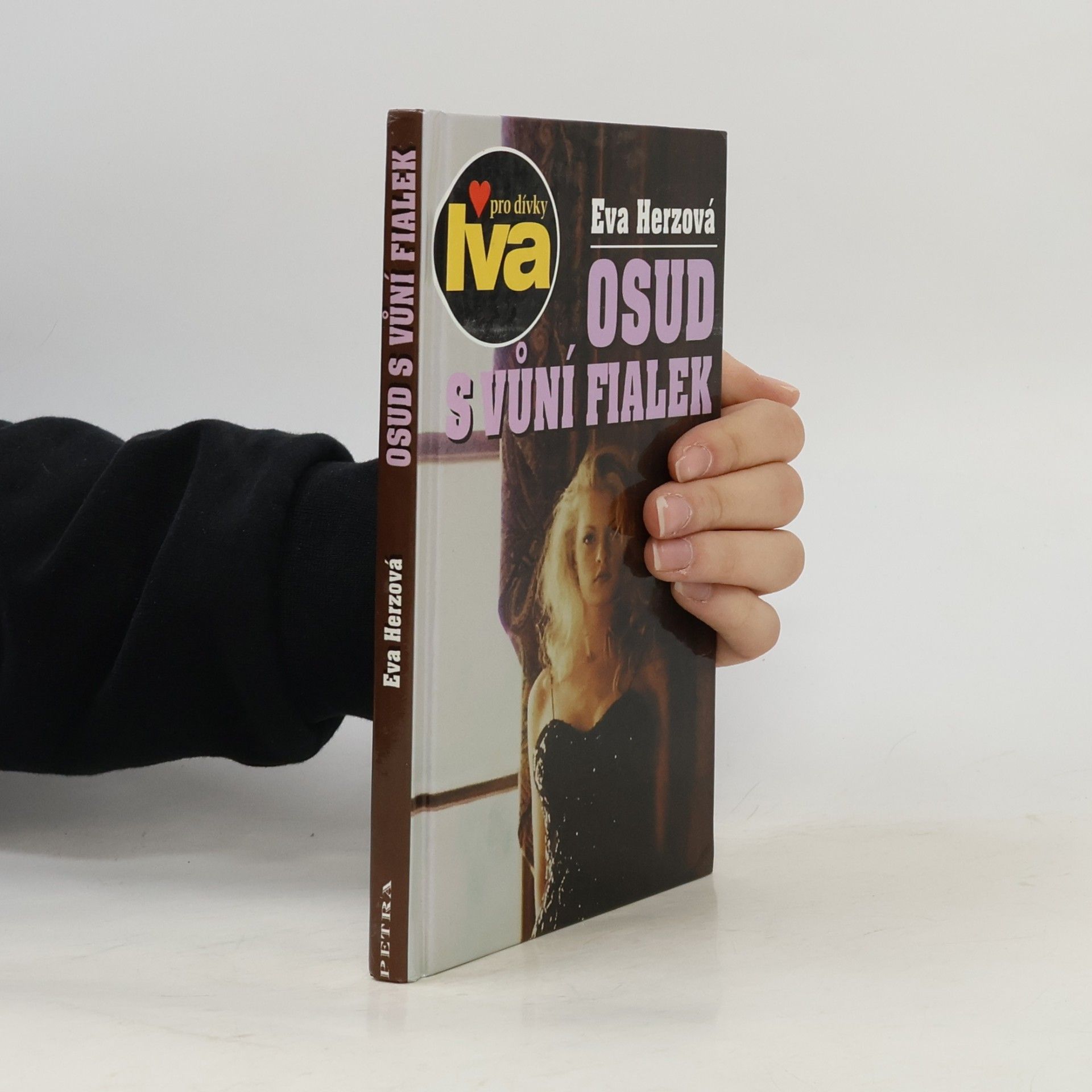 Eva Herzová Osud s vůní fialek