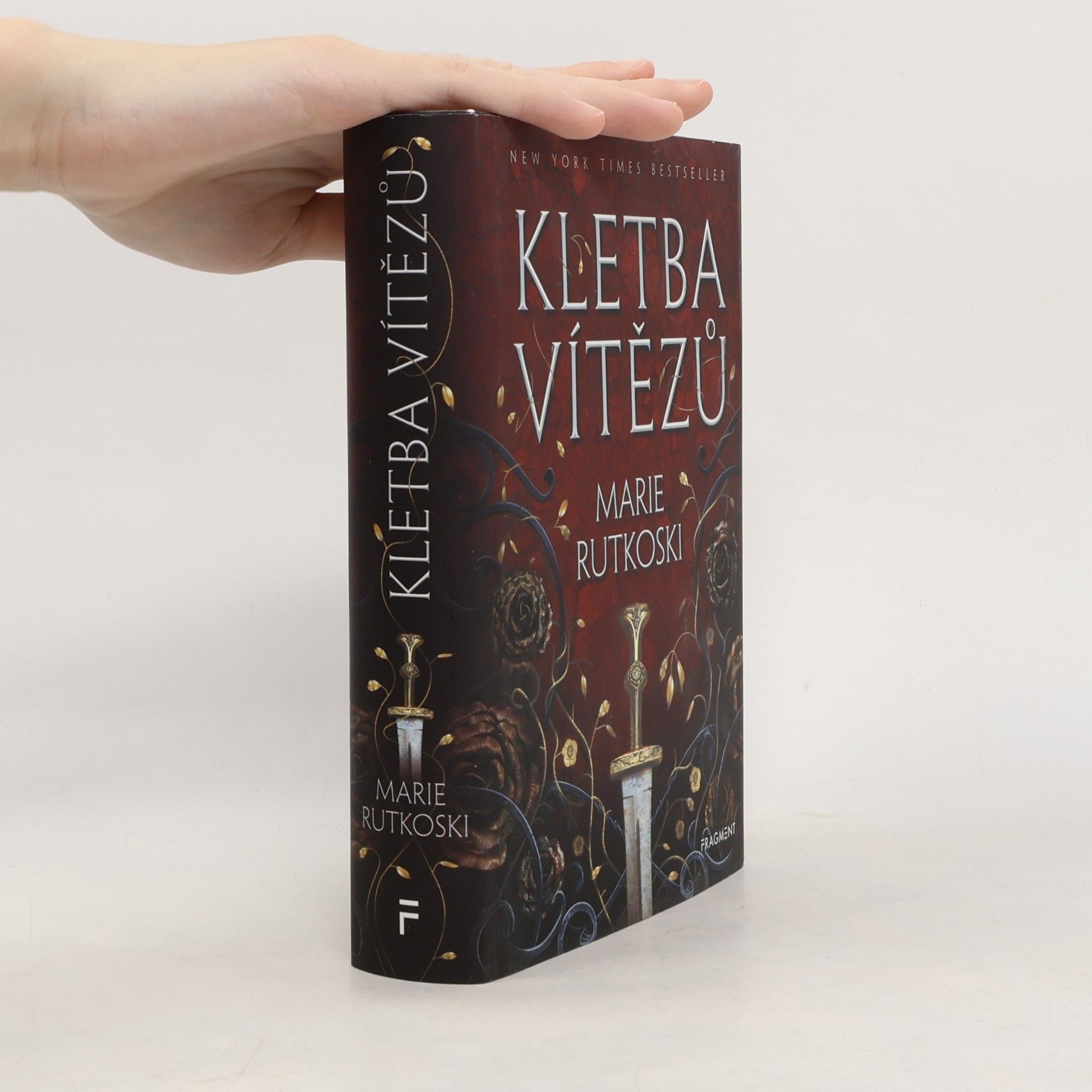 Marie Rutkoski Kletba vítězů