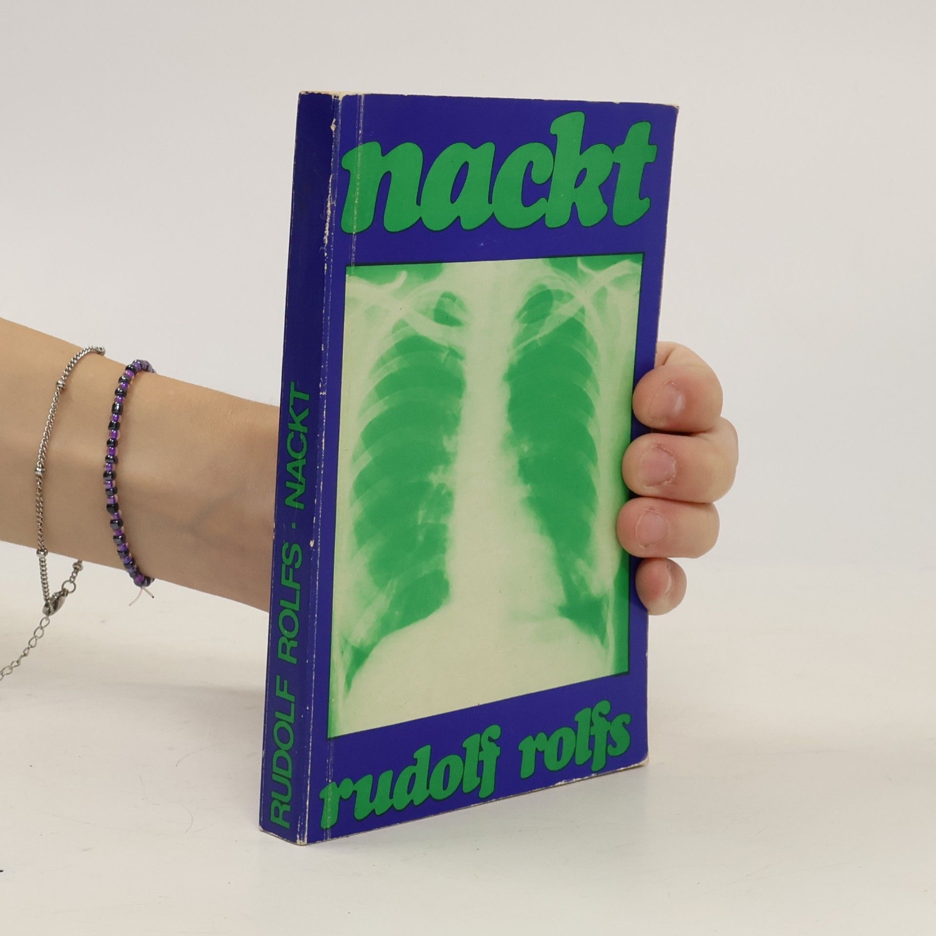 Nackt