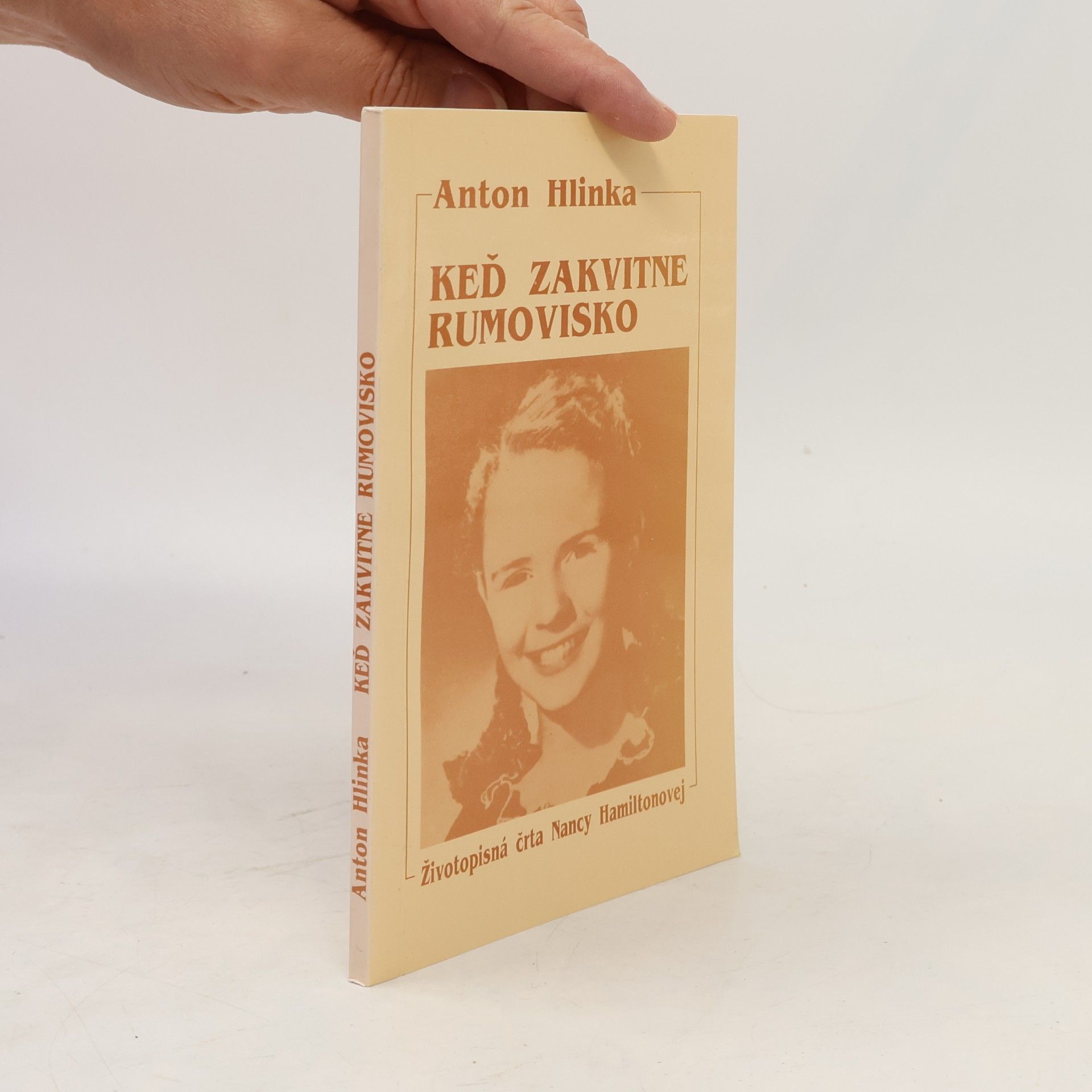 Keď zakvitne rumovisko : životopisná črta Nancy Hamiltonovej