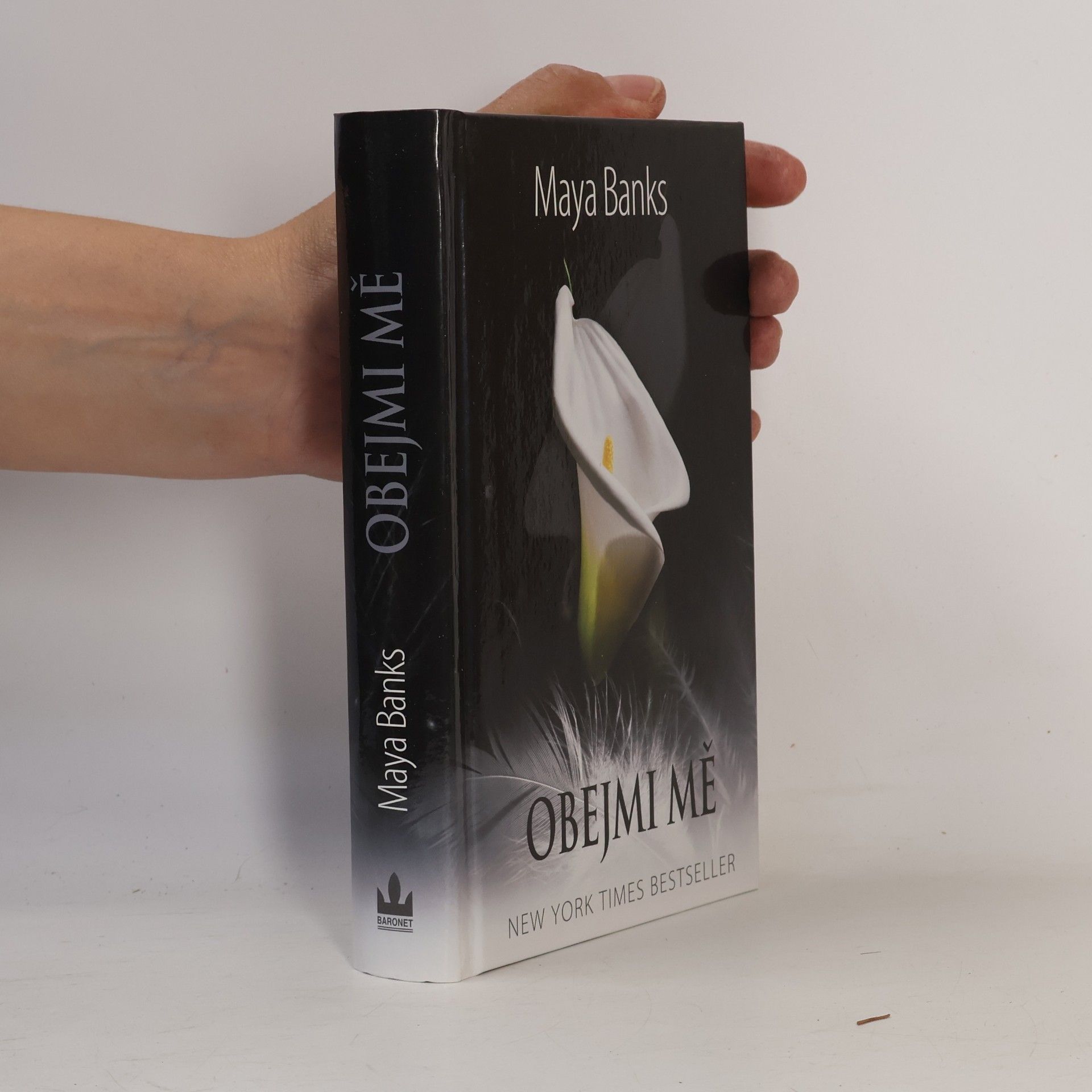 Maya Banks Obejmi mě : třetí část série V žáru bezpečí
