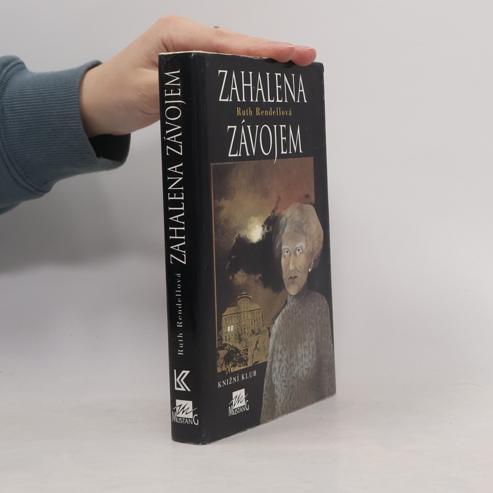 Zahalena závojem