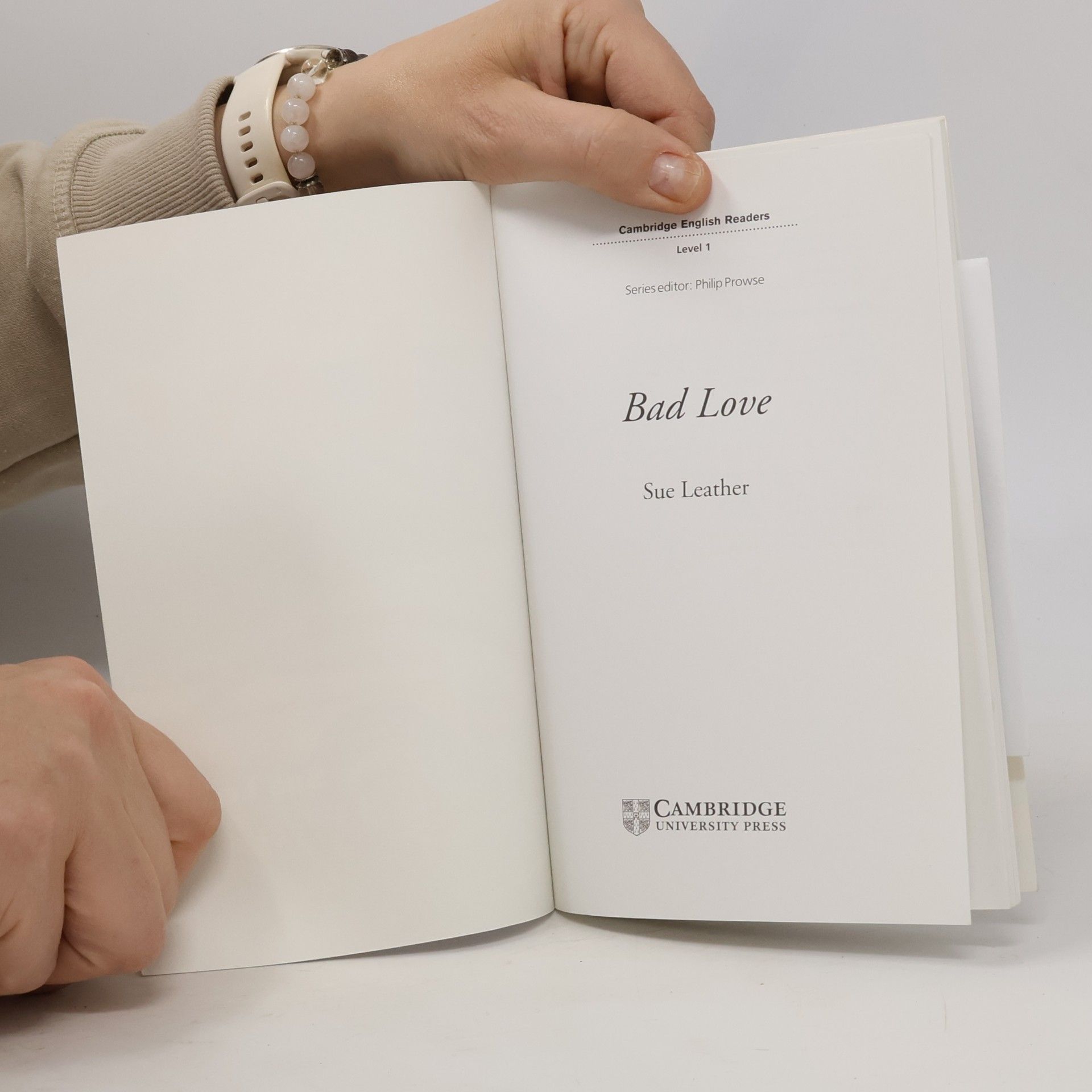 Sue Leather Cambridge English Readers - 1: Bad Love