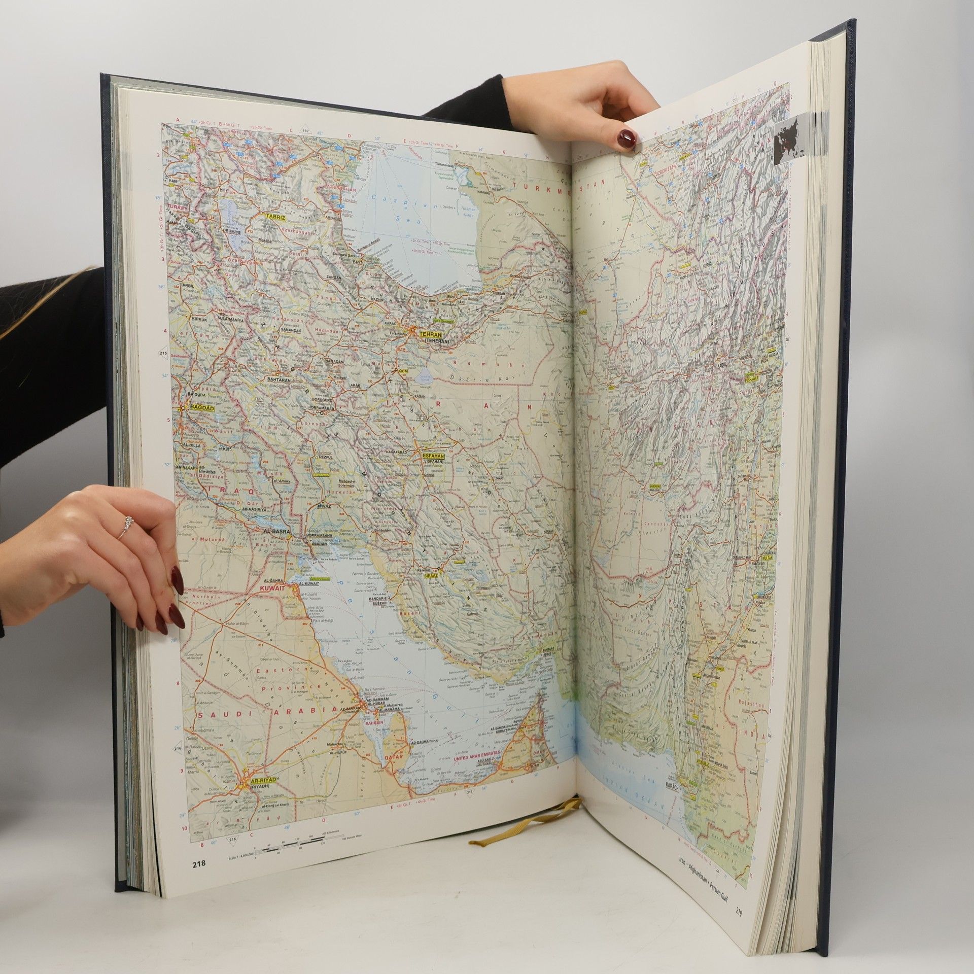 Iris Jeronimion The book of the World