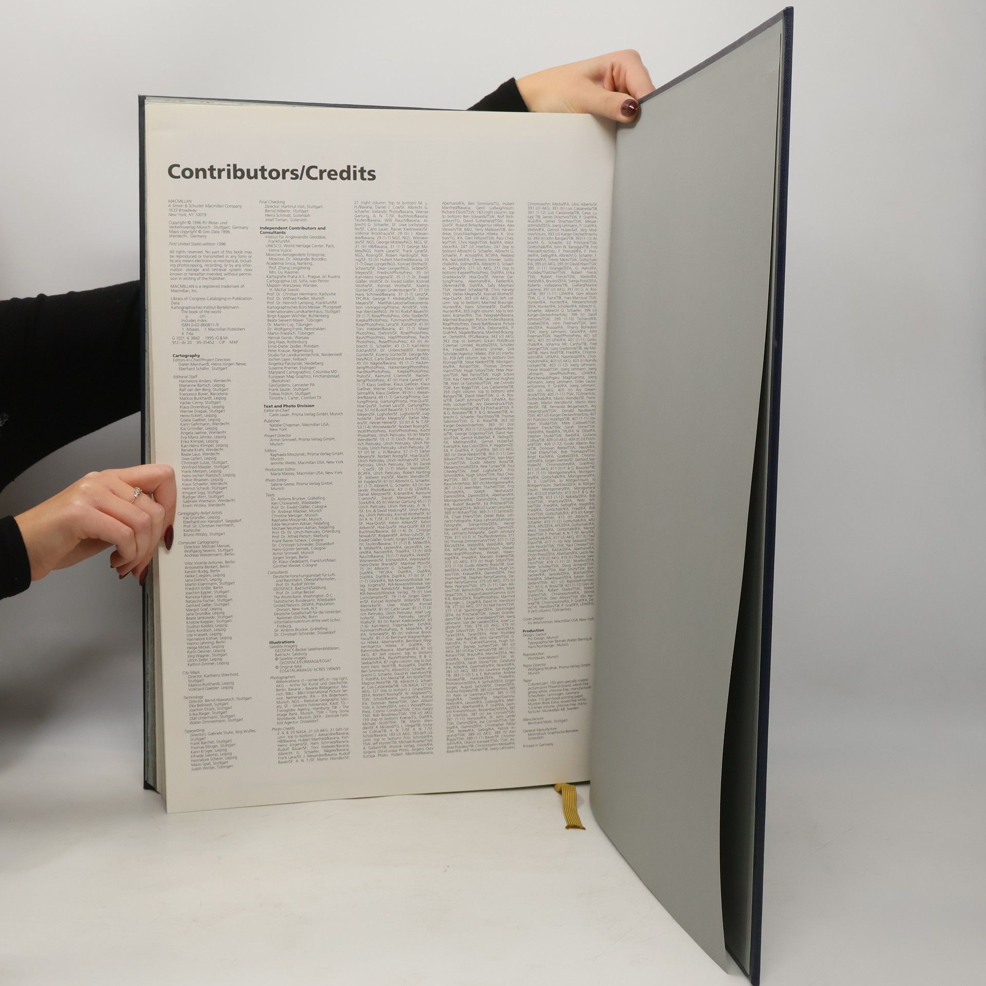 Iris Jeronimion The book of the World