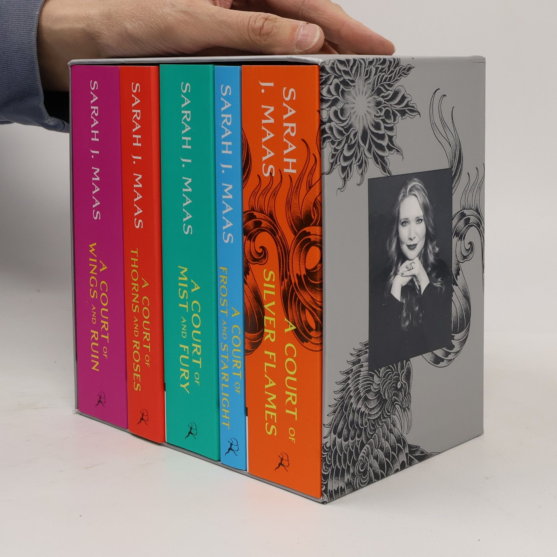 Sarah J. Maas A court of Thorns and Roses (1-5)