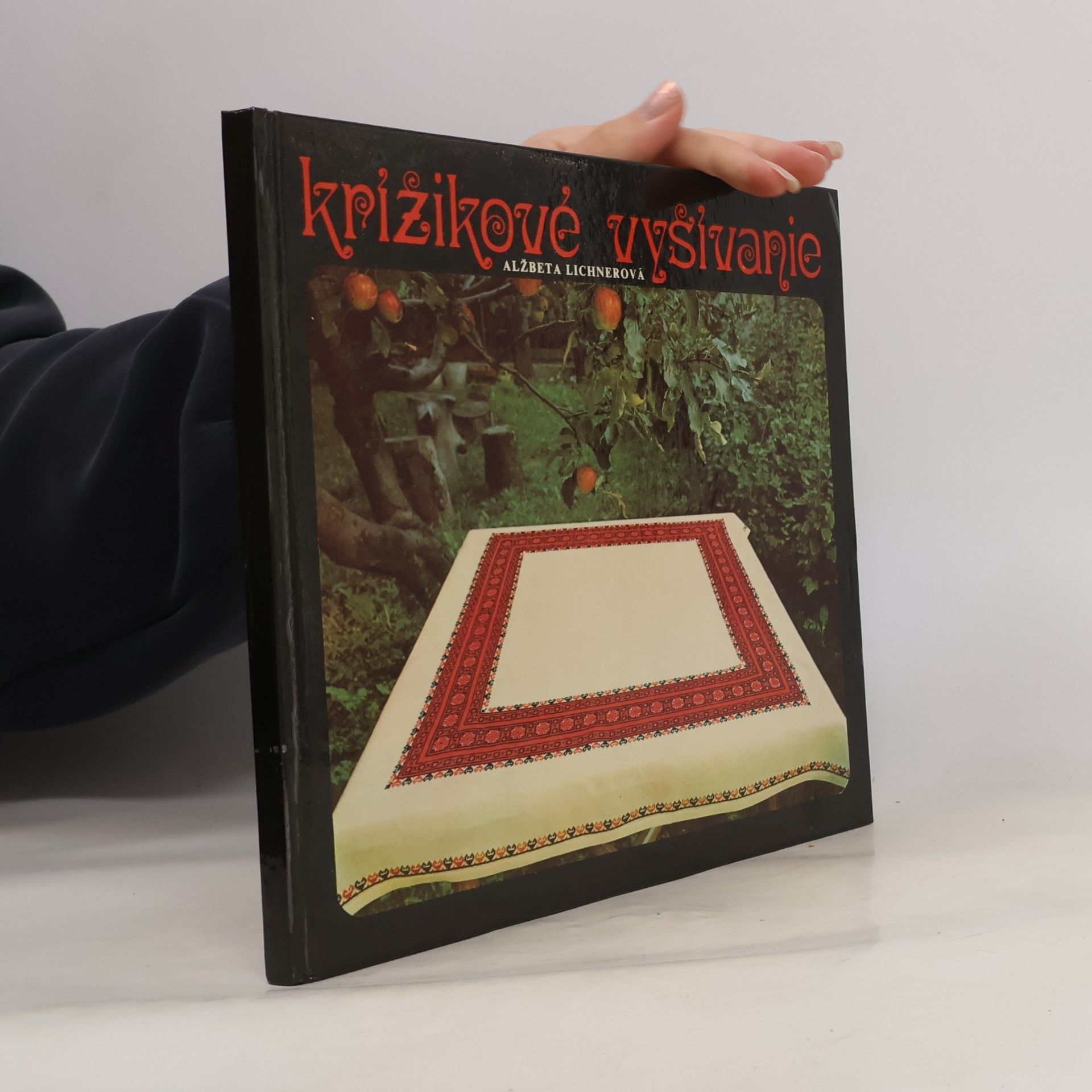 Alžbeta Lichnerová Krížikové vyšívanie