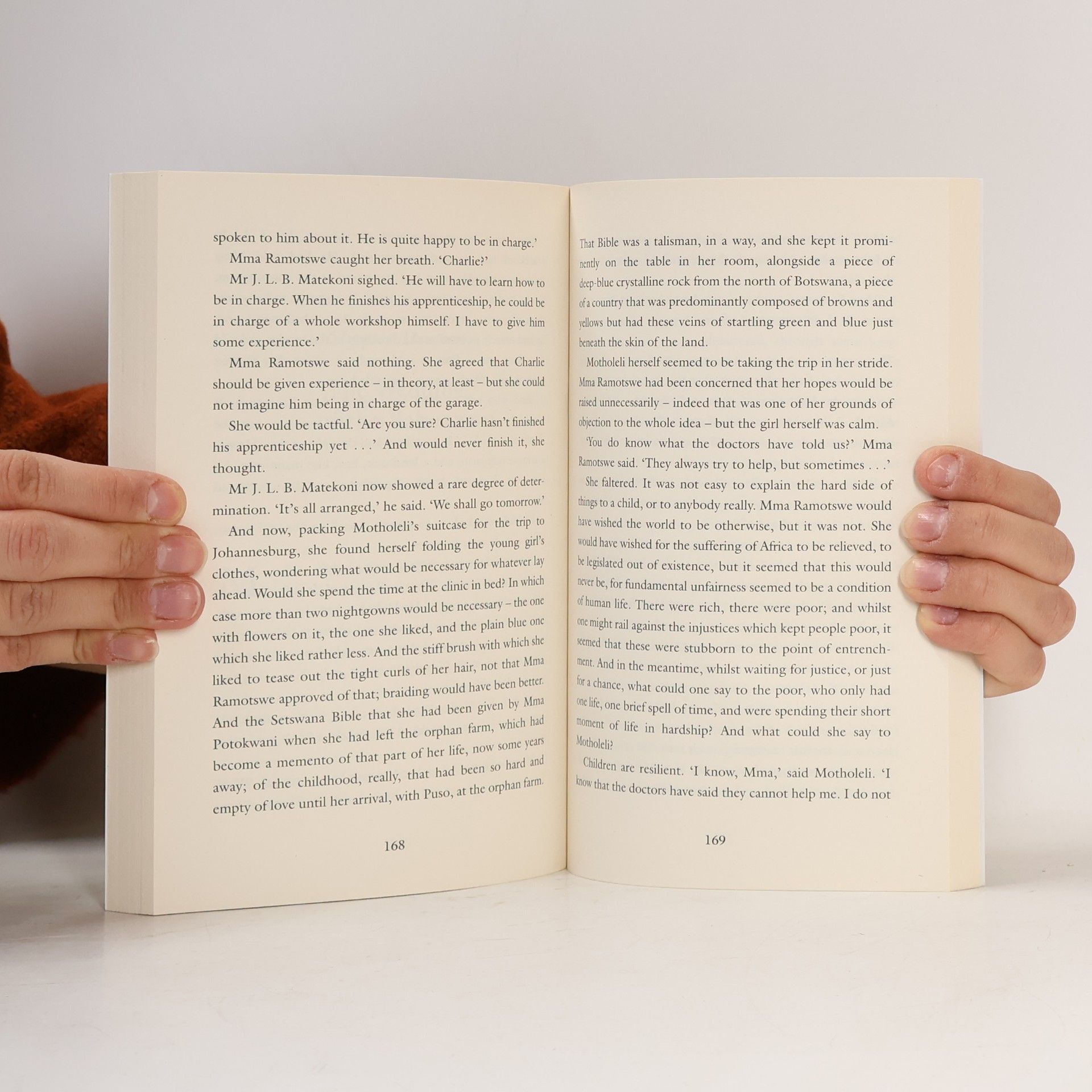 Alexander McCall Smith The miracle at Speedy Motors