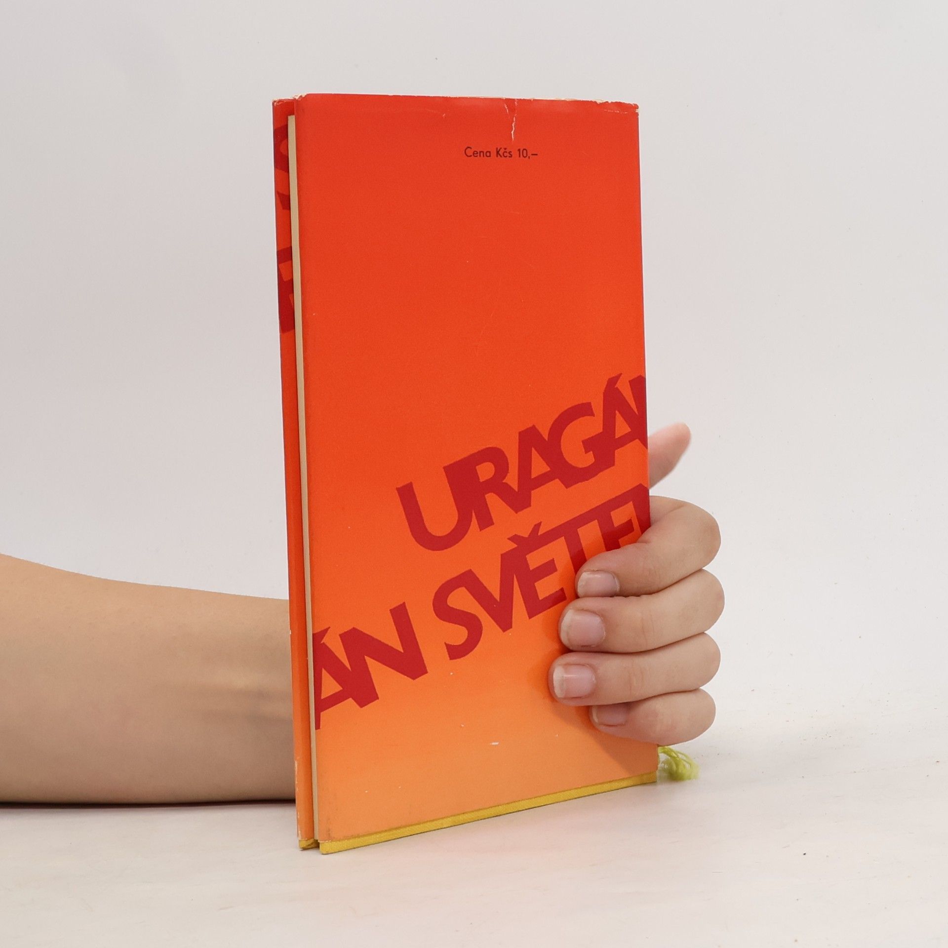 Kolektiv autorů Uragán světem burácí