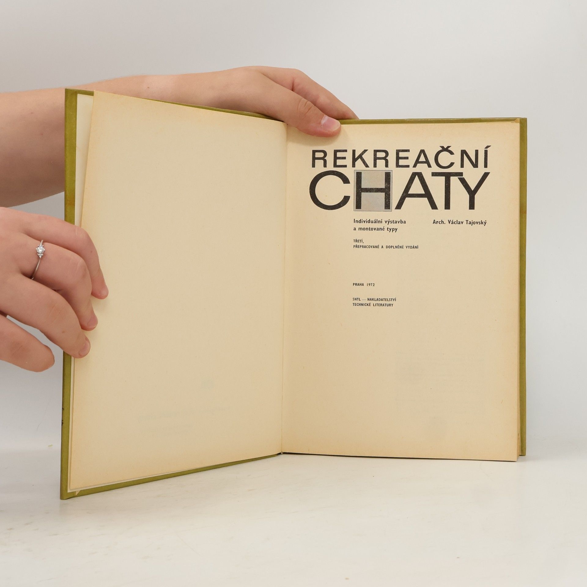 Václav Tajovský Rekreační chaty. Individuální výstavba a montované typy