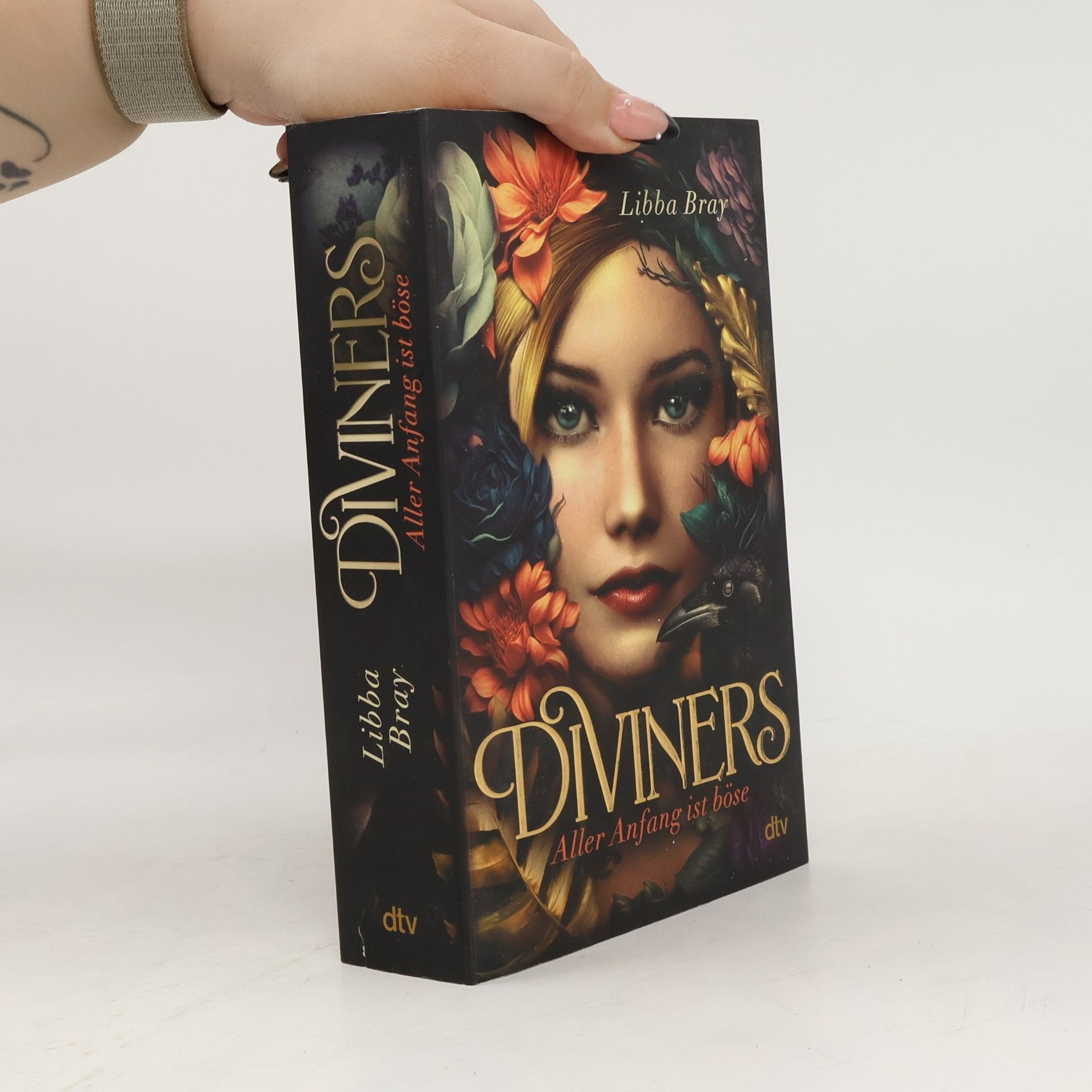 Aller Anfang ist böse / The Diviners Bd.1