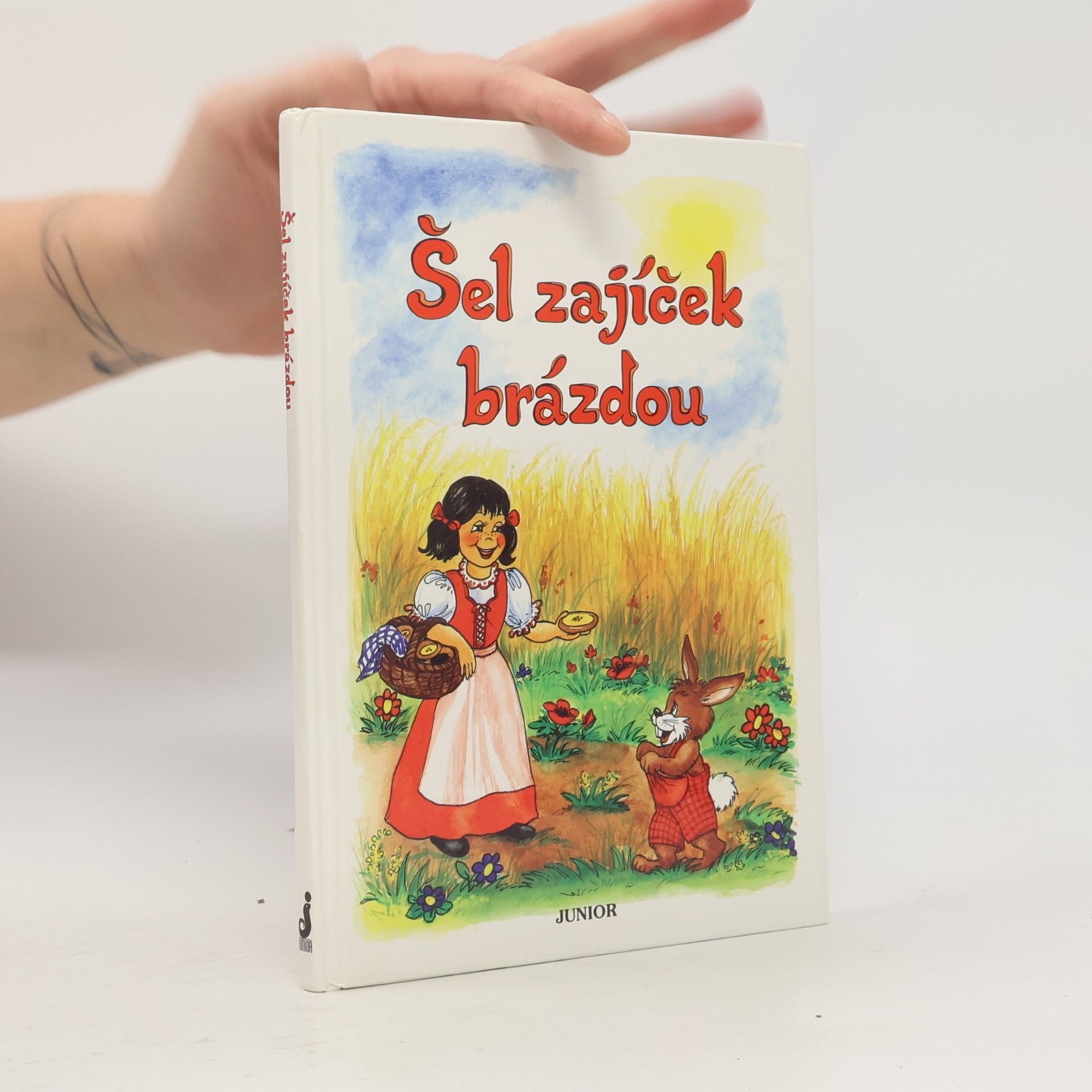 Šel zajíček brázdou